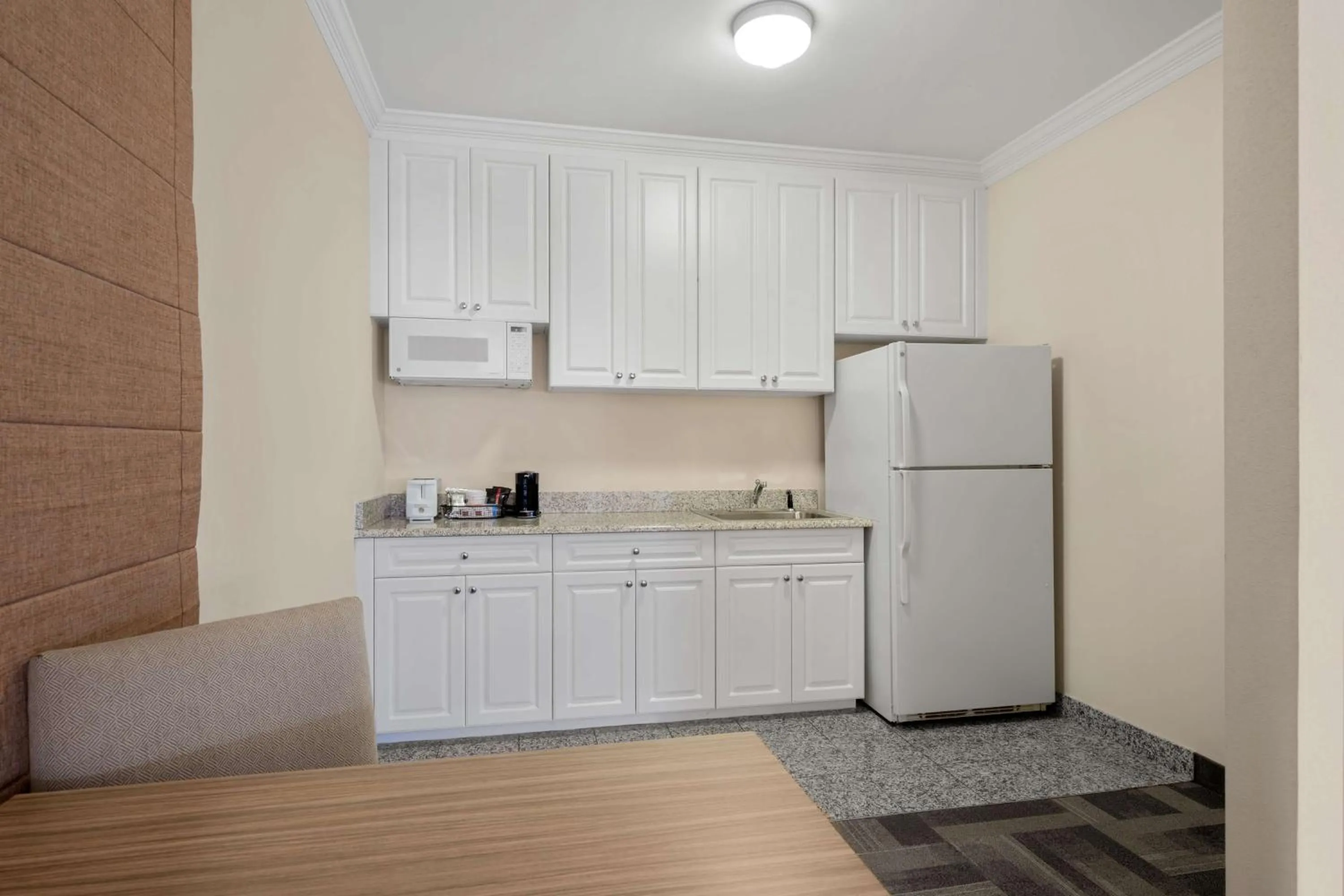 Kitchen or kitchenette in Hampton Inn Charleston North