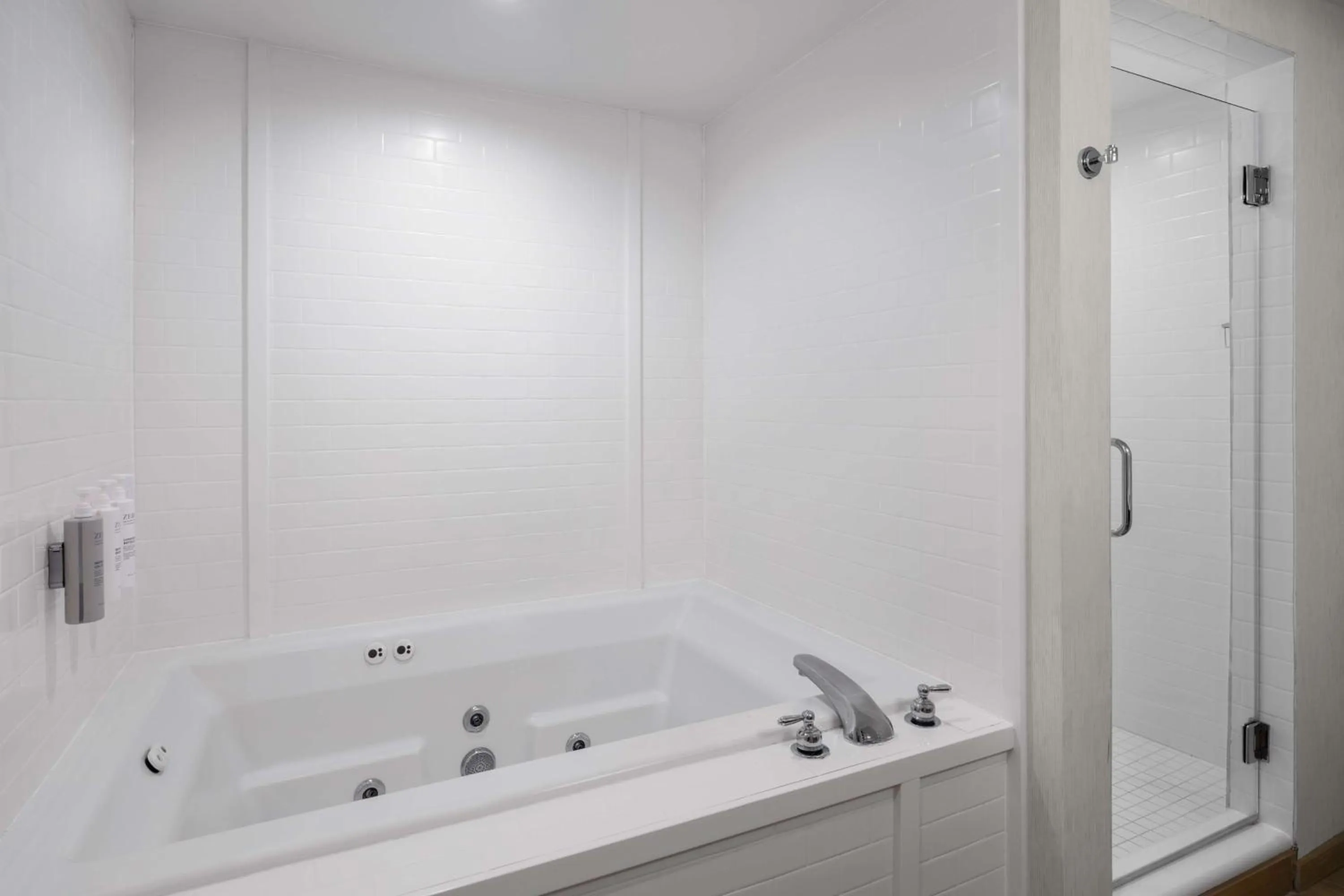 Bathroom in Hampton Inn Charleston North