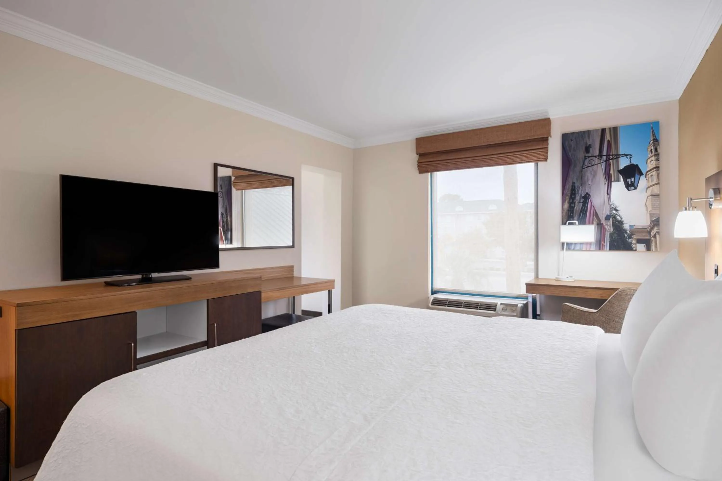 Bed in Hampton Inn Charleston North