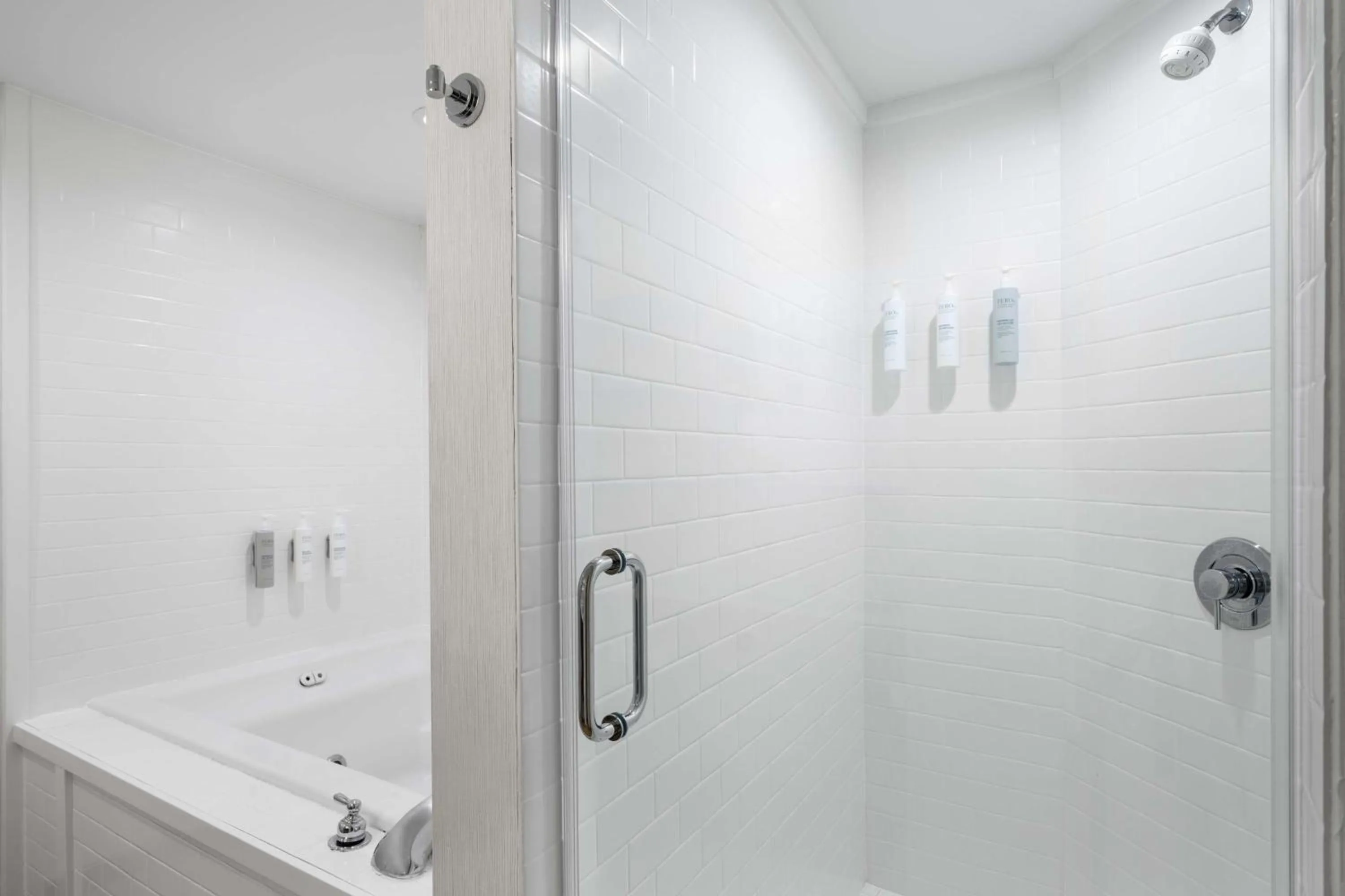 Bathroom in Hampton Inn Charleston North