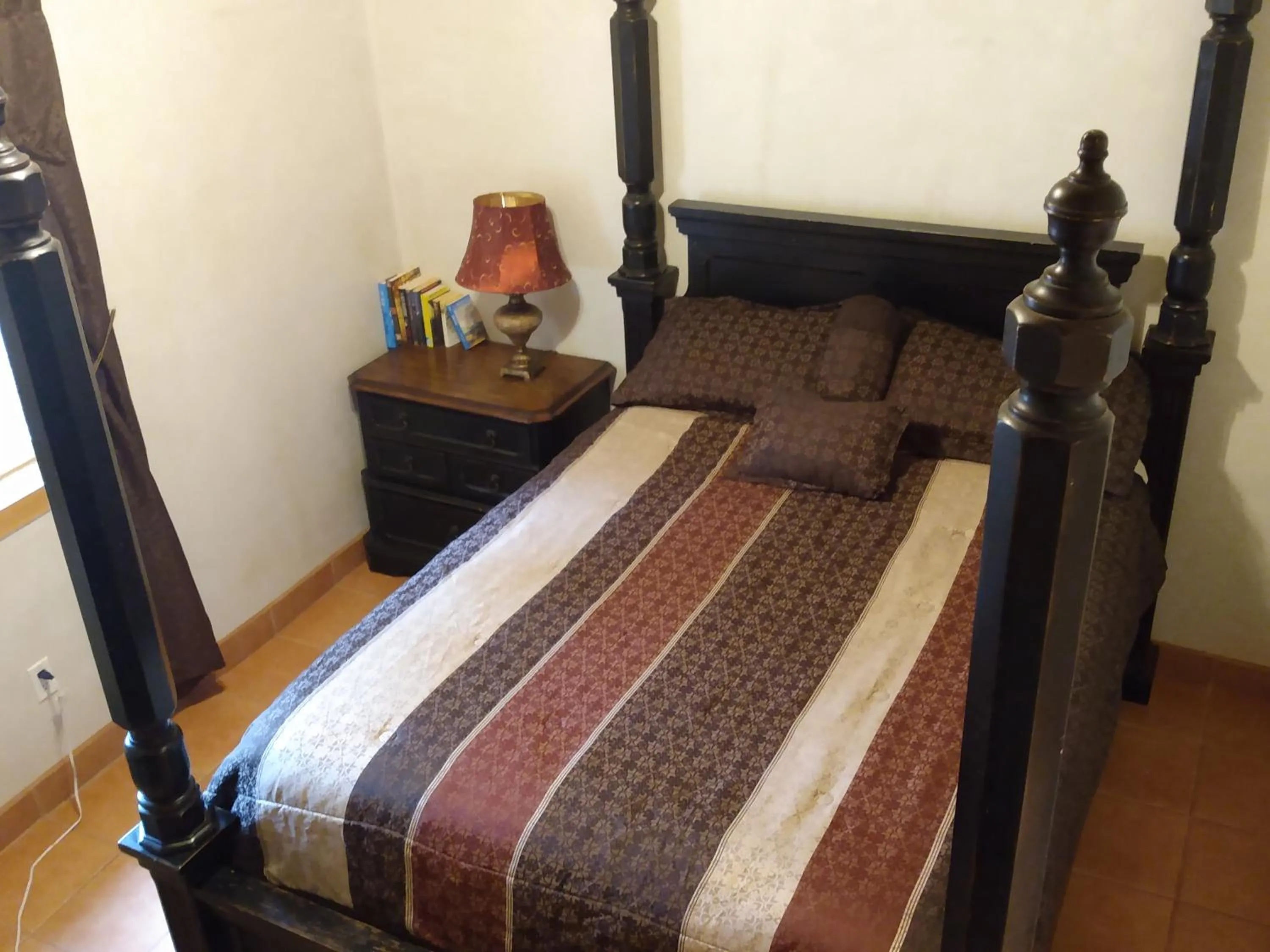 Bed in Shady Brook Inn Village/Resort