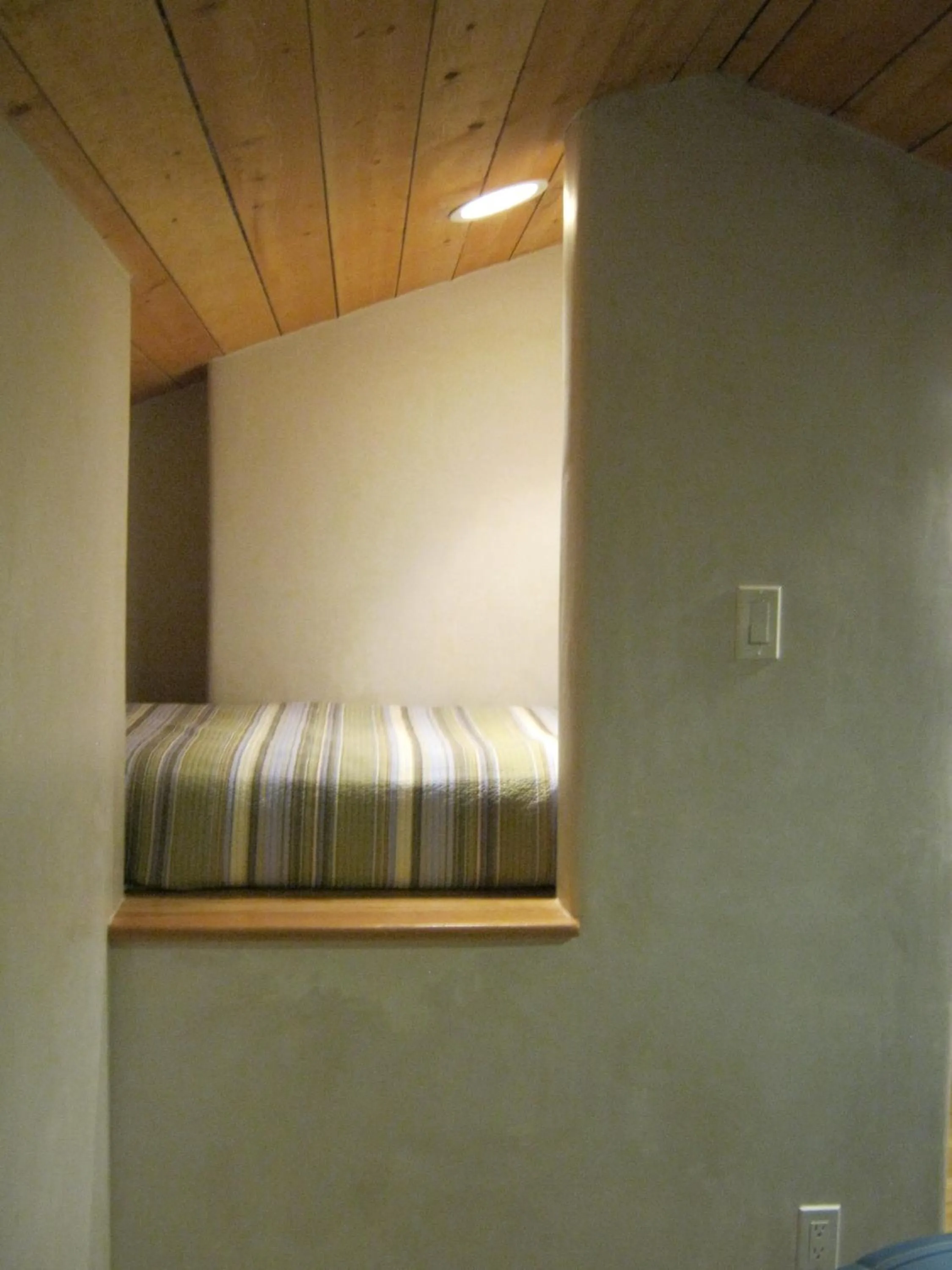 Bed in Shady Brook Inn Village/Resort