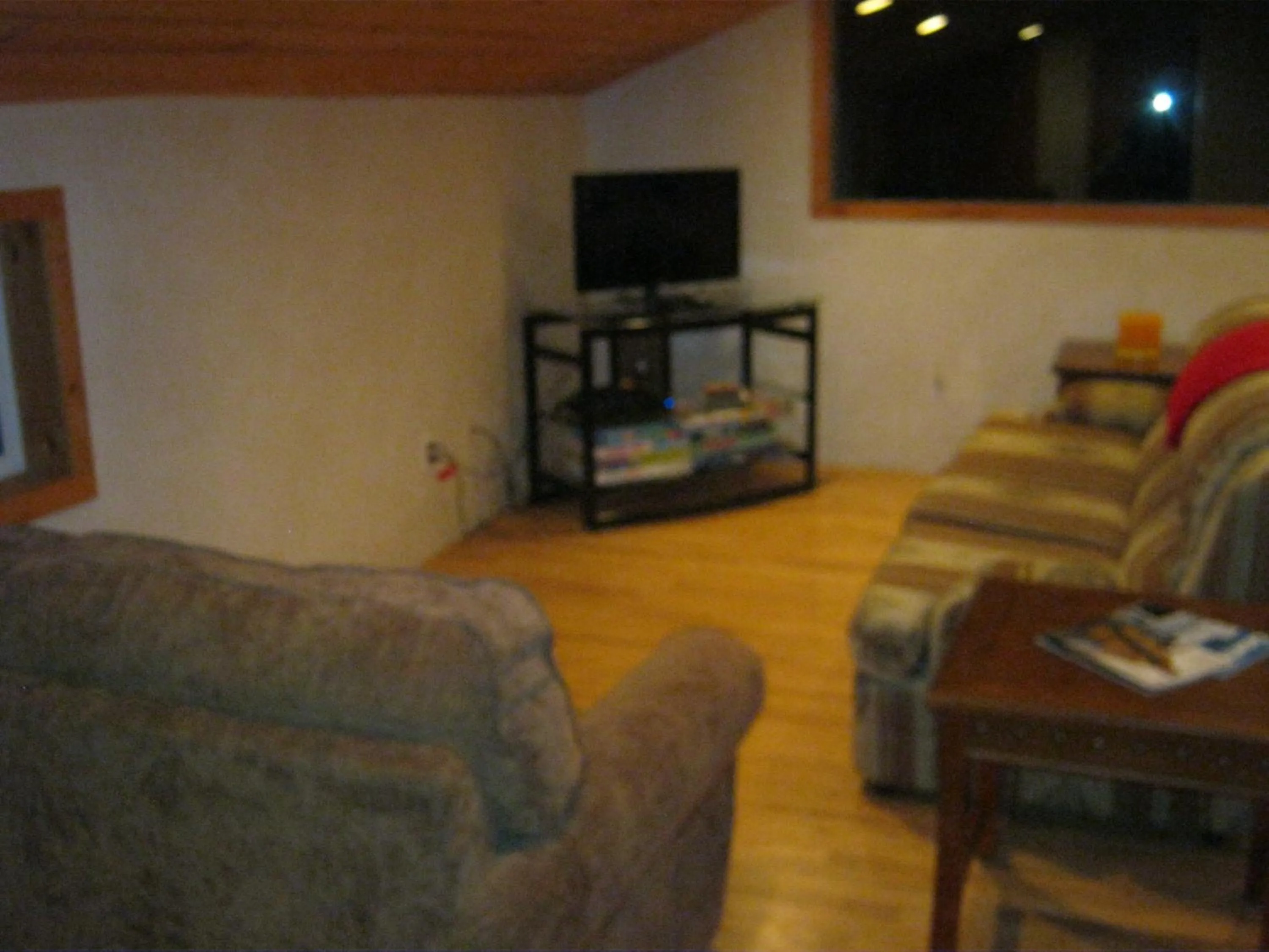 Communal lounge/ TV room in Shady Brook Inn Village/Resort