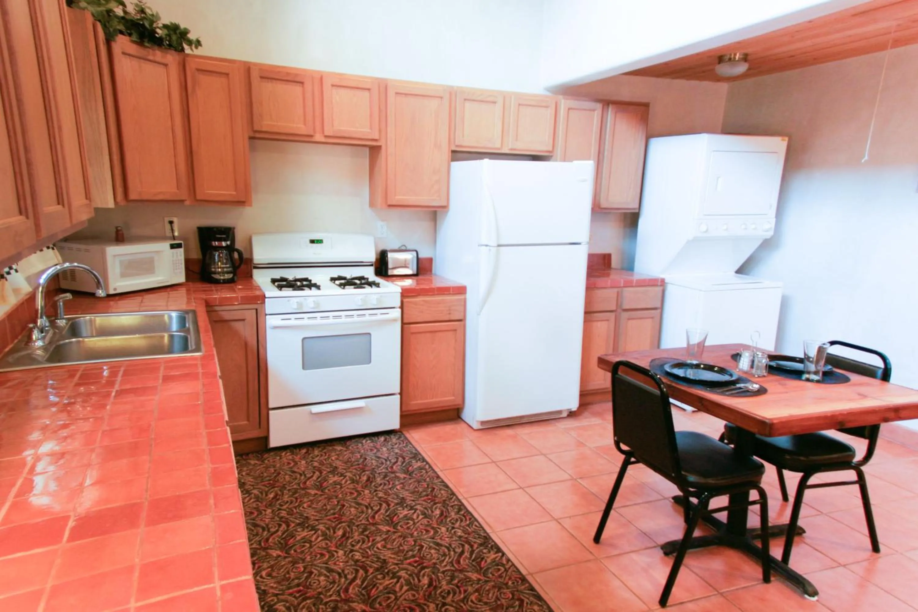 Kitchen or kitchenette in Shady Brook Inn Village/Resort