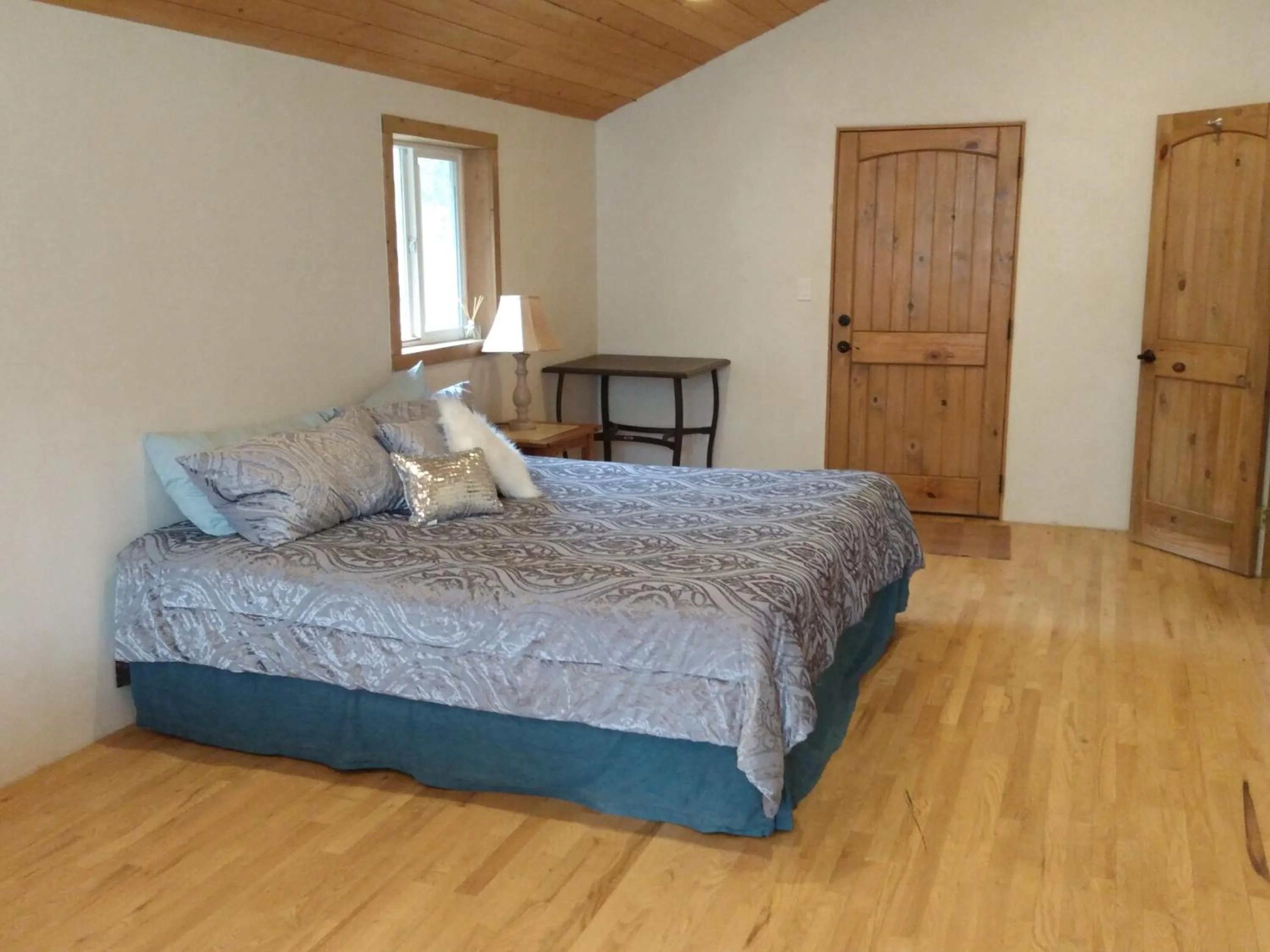 Bed in Shady Brook Inn Village/Resort