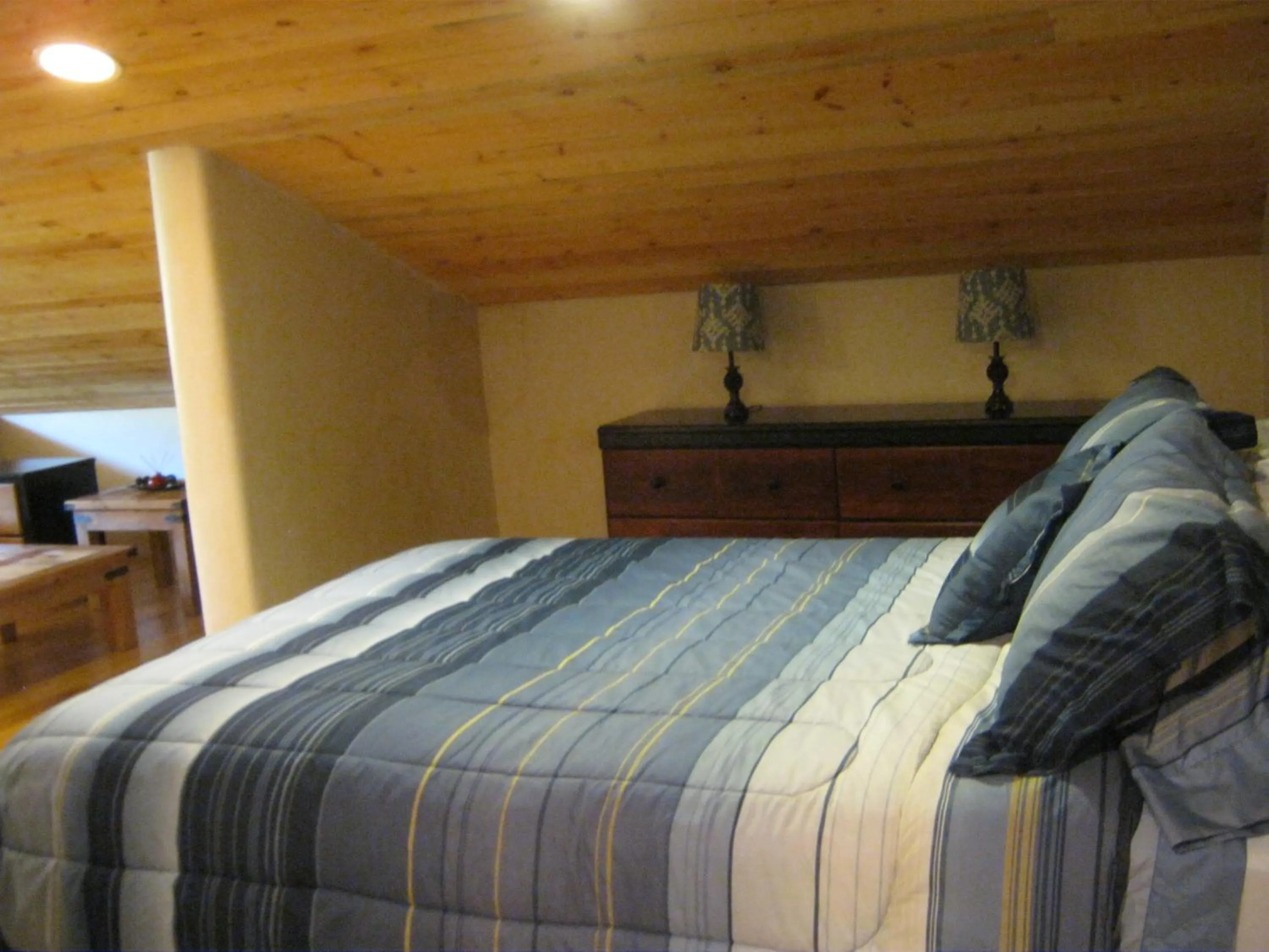 Bedroom, Bed in Shady Brook Inn Village/Resort
