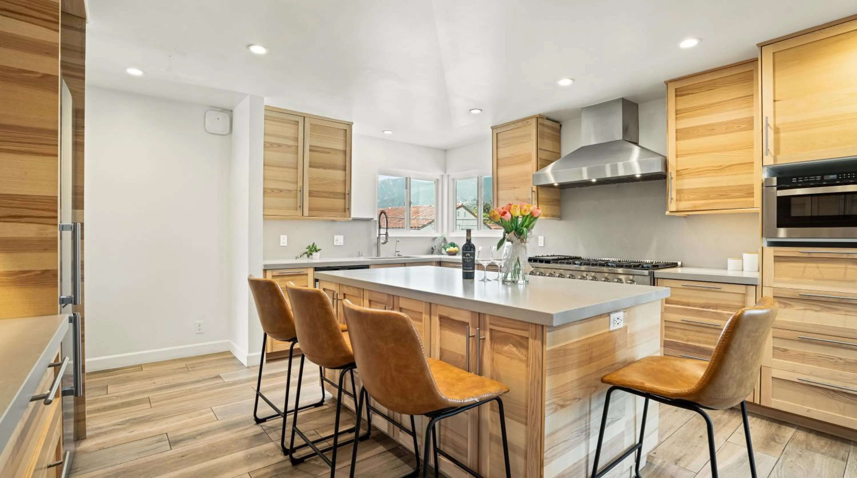 Kitchen or kitchenette in Pacific Crest Hotel Santa Barbara