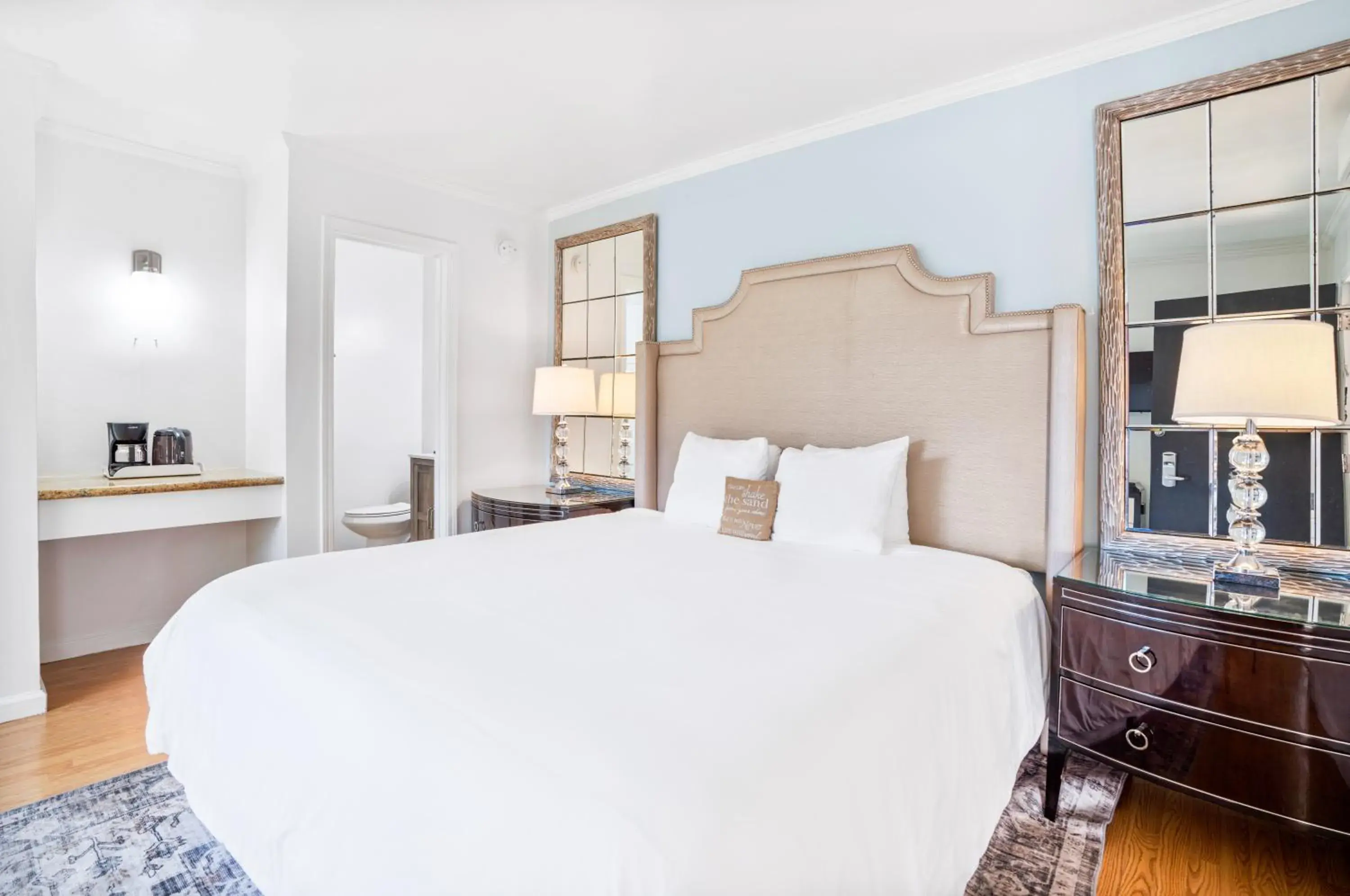 Double Room with Patio in Pacific Crest Hotel Santa Barbara Double Room with Patio in Pacific Crest Hotel Santa Barbara