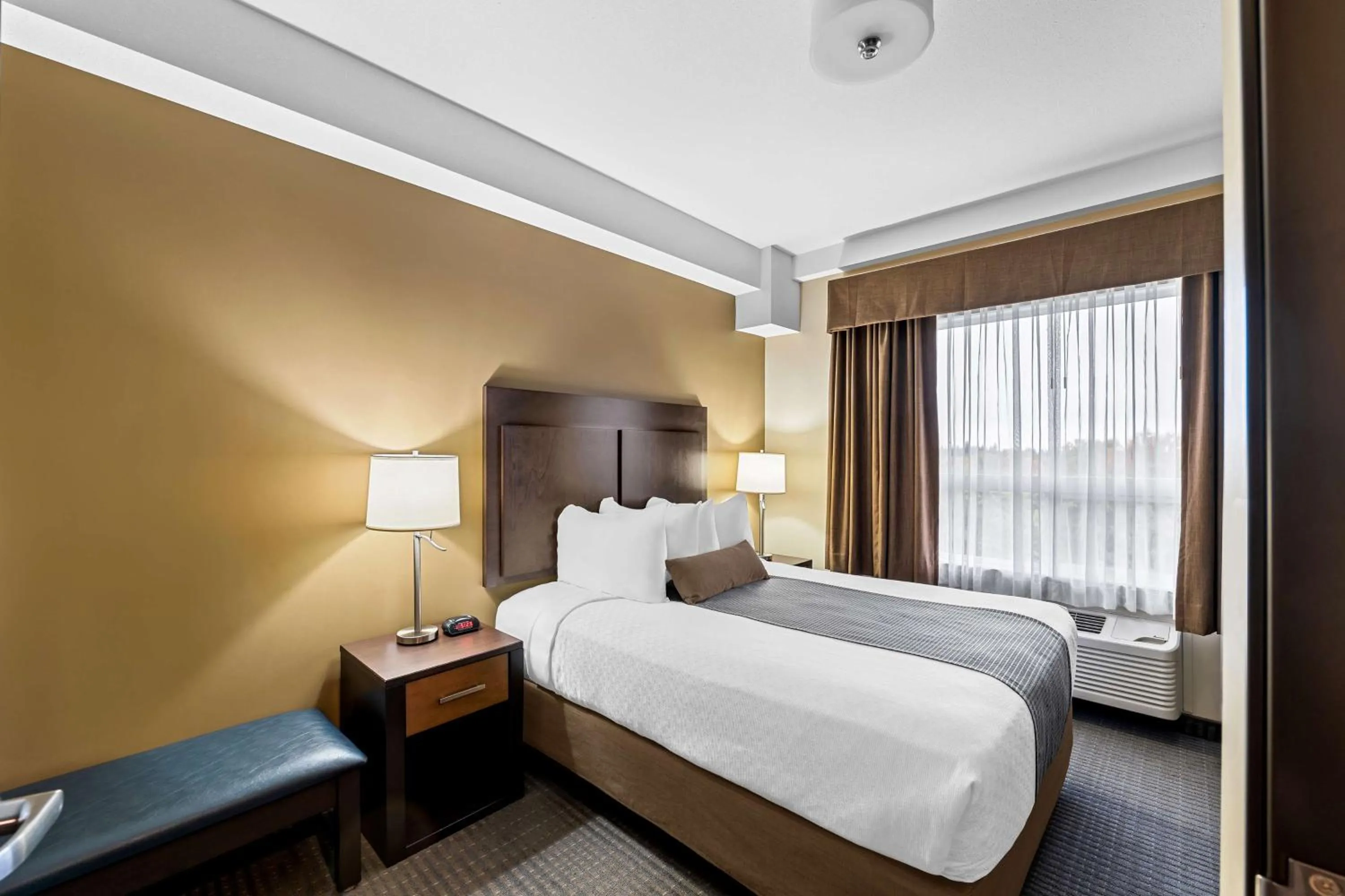 Photo of the whole room, Bed in Best Western Plus Lacombe Inn and Suites