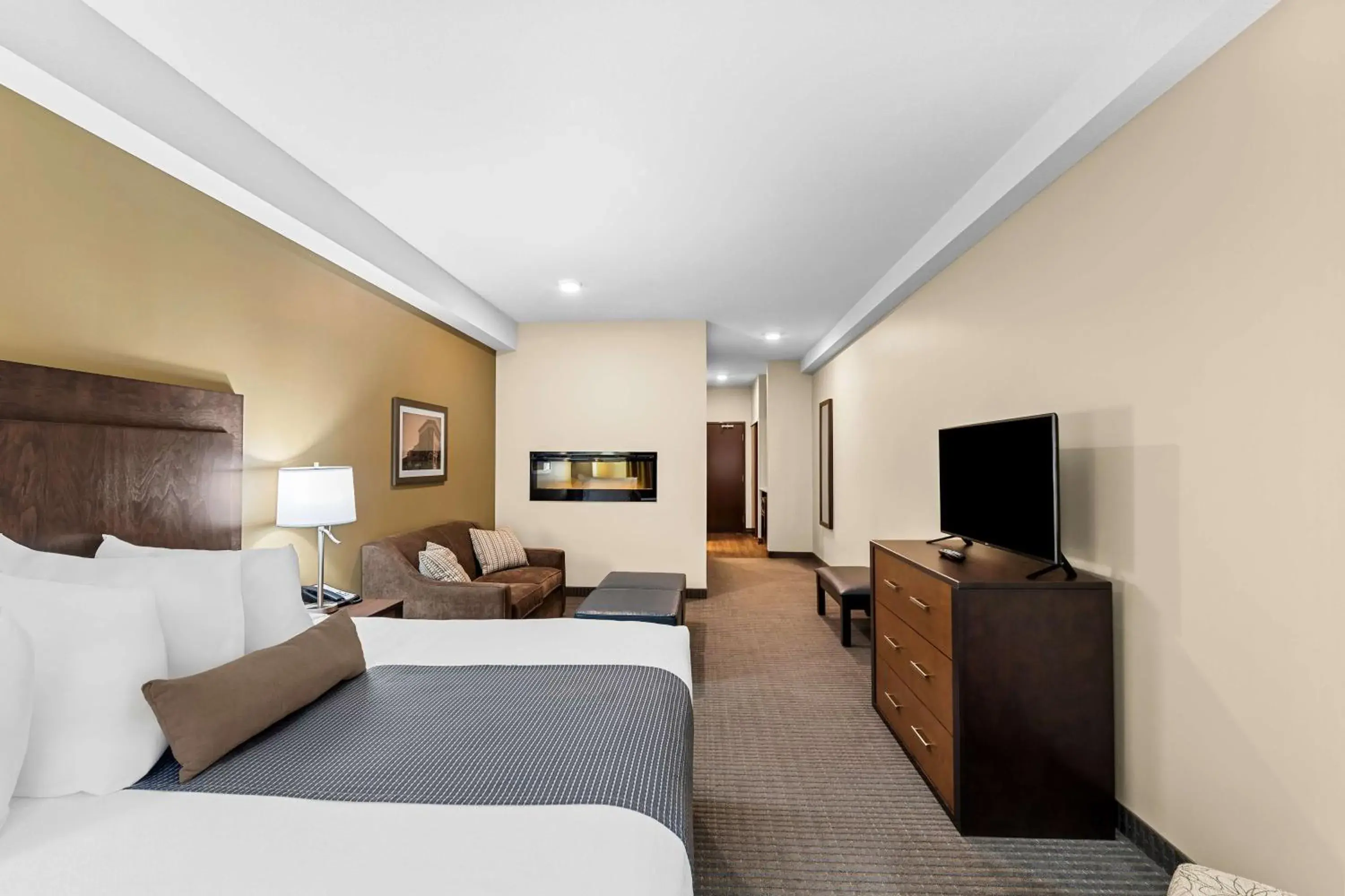 Spa and wellness centre/facilities, Bed in Best Western Plus Lacombe Inn and Suites Spa and wellness centre/facilities, Bed in Best Western Plus Lacombe Inn and Suites