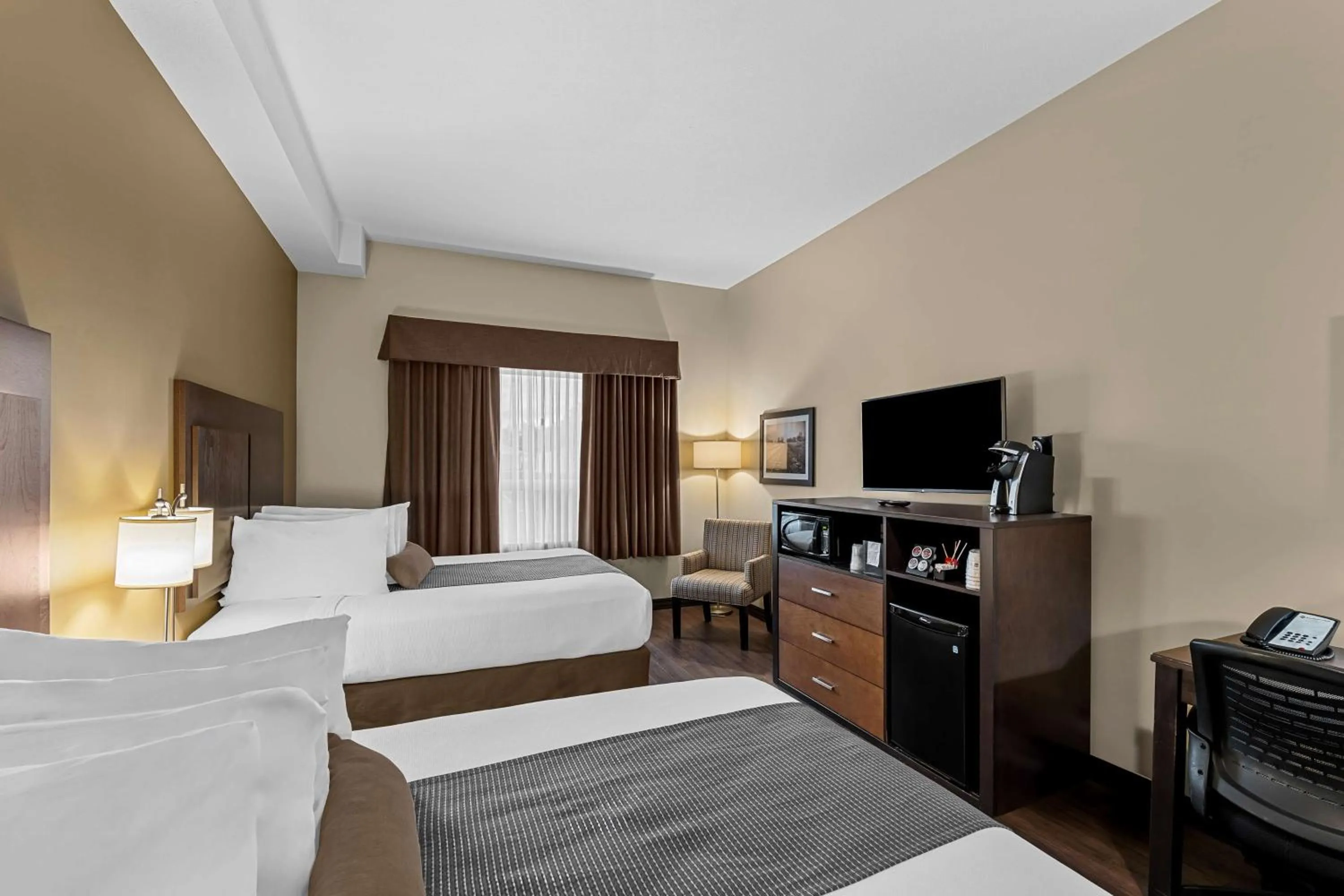 Bedroom, Bed in Best Western Plus Lacombe Inn and Suites