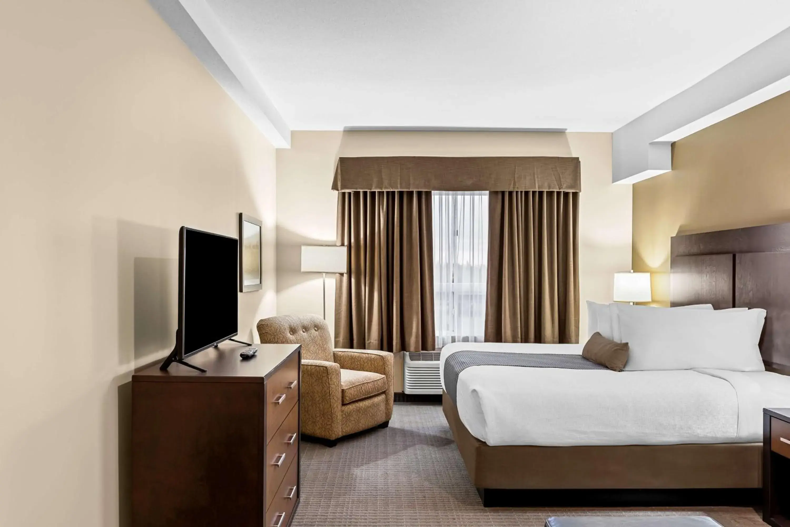 Spa and wellness centre/facilities, Bed in Best Western Plus Lacombe Inn and Suites Spa and wellness centre/facilities, Bed in Best Western Plus Lacombe Inn and Suites