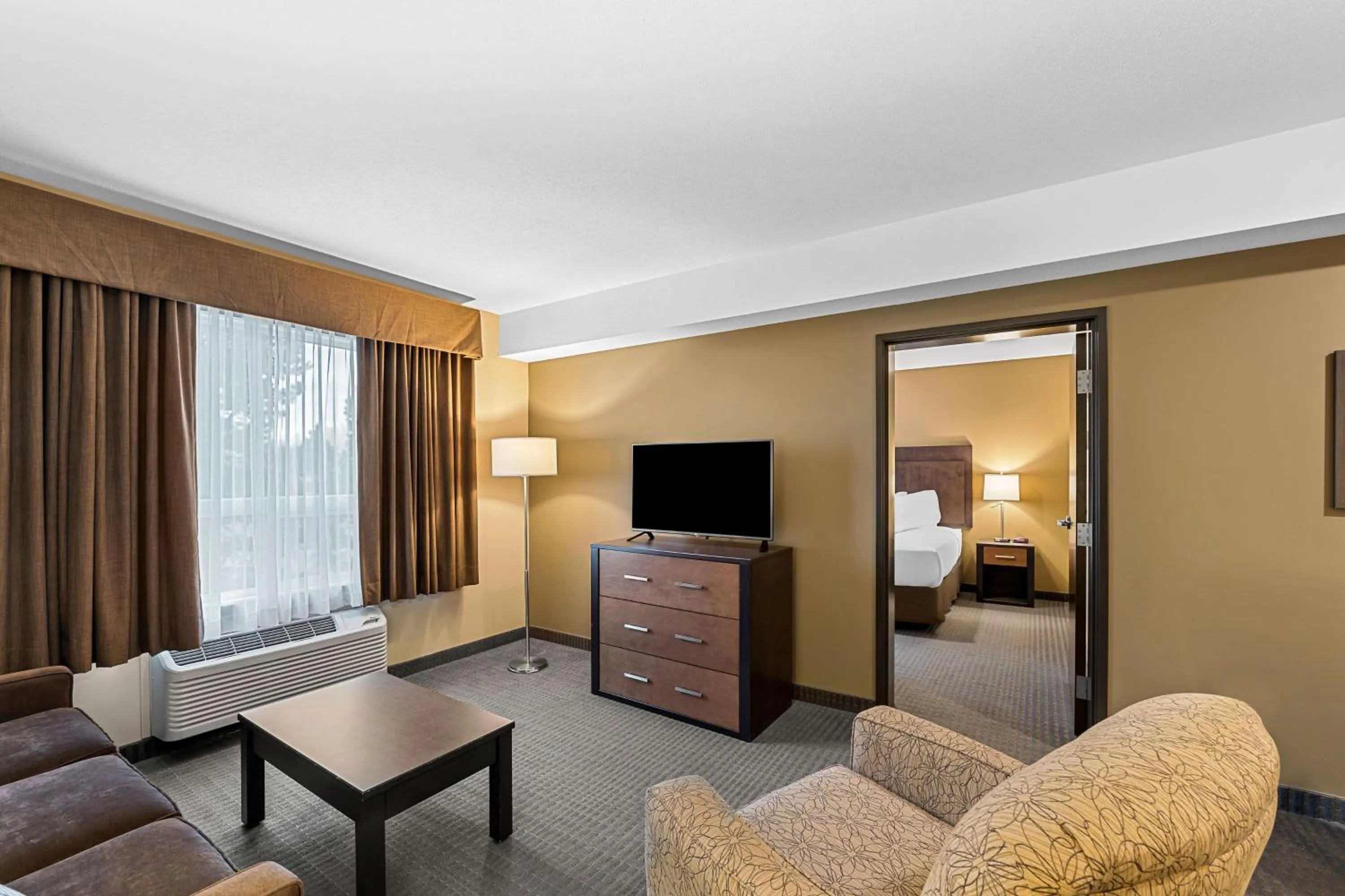 Photo of the whole room, Bed in Best Western Plus Lacombe Inn and Suites