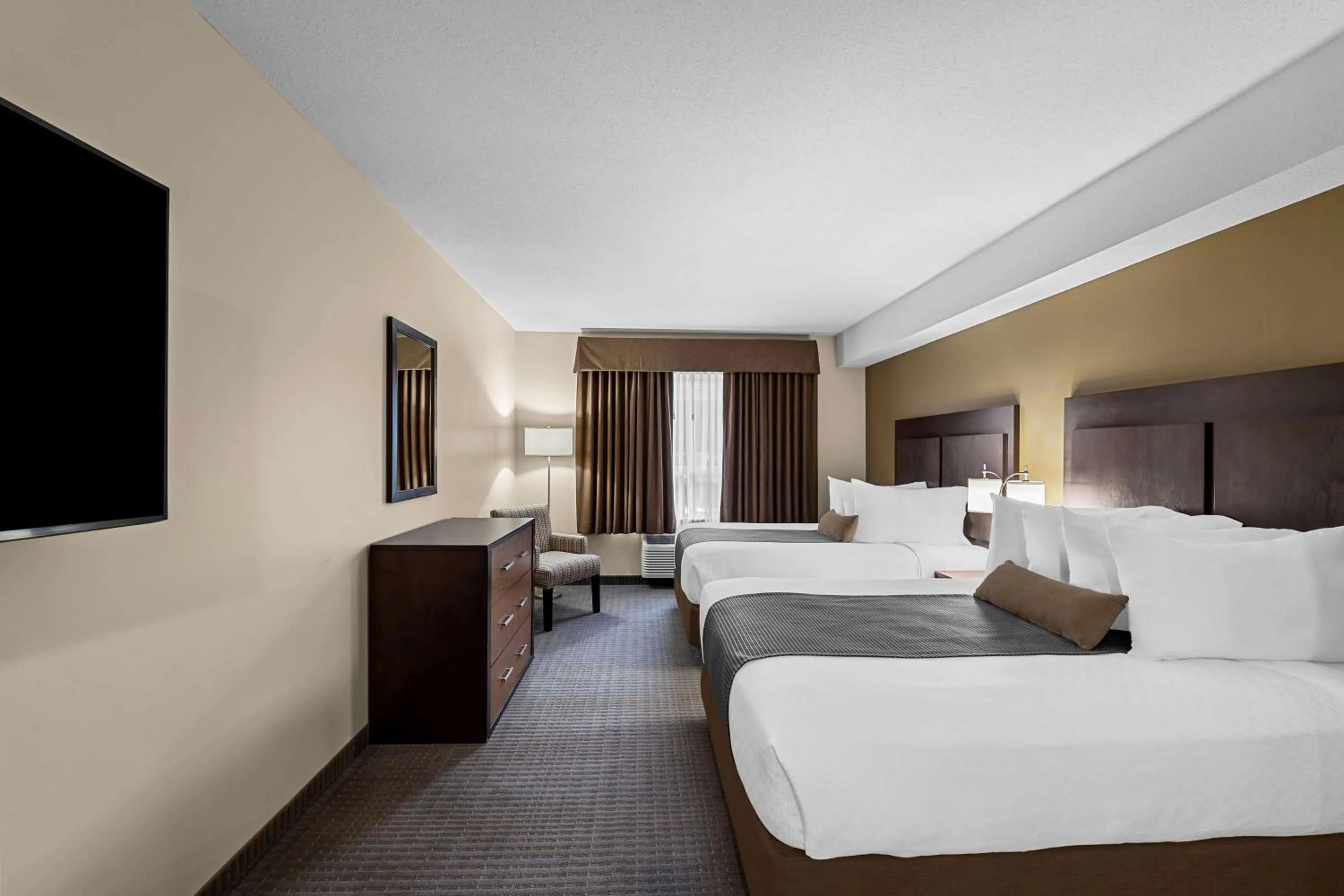 Photo of the whole room, Bed in Best Western Plus Lacombe Inn and Suites