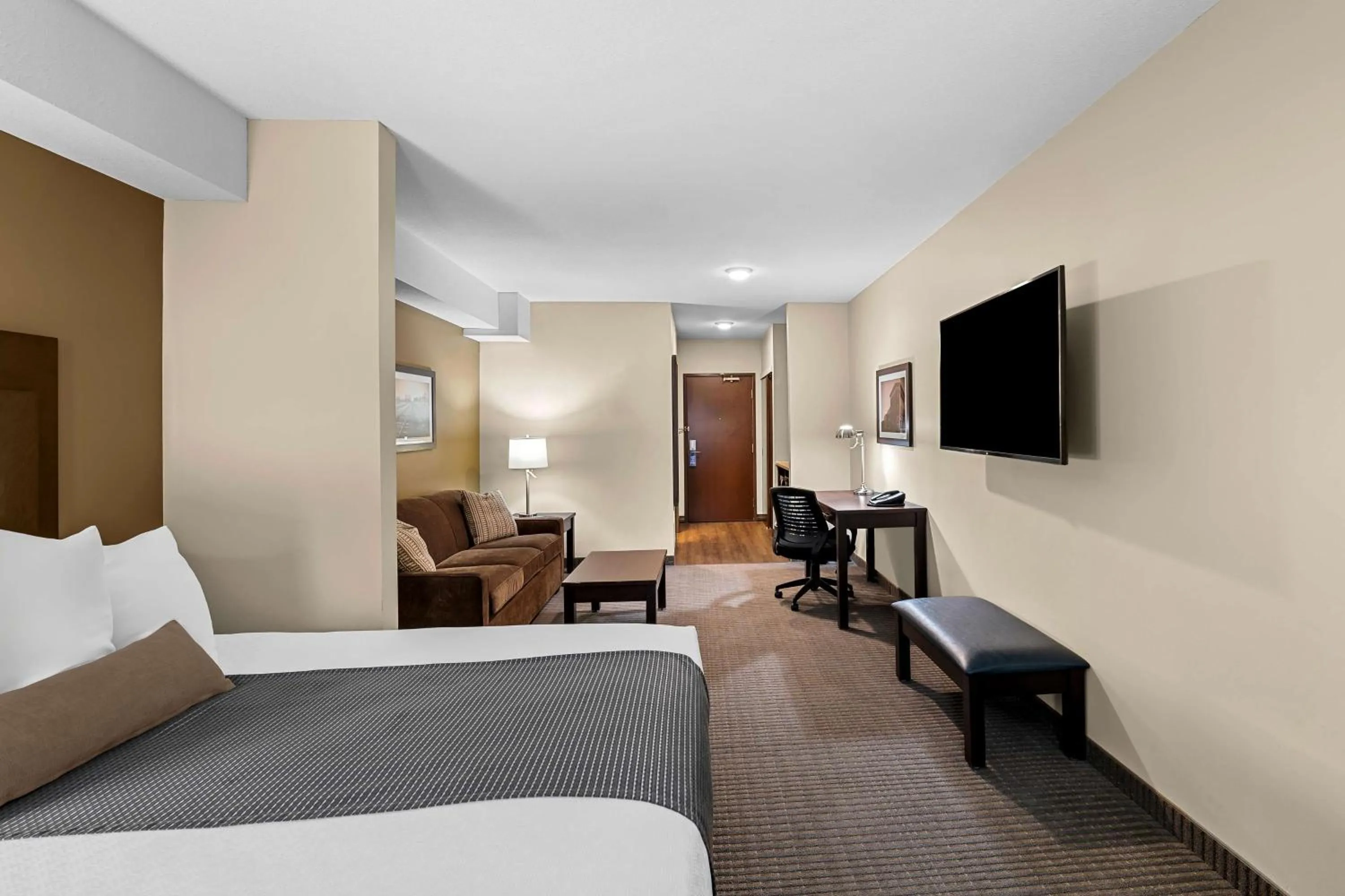 Photo of the whole room, Bed in Best Western Plus Lacombe Inn and Suites
