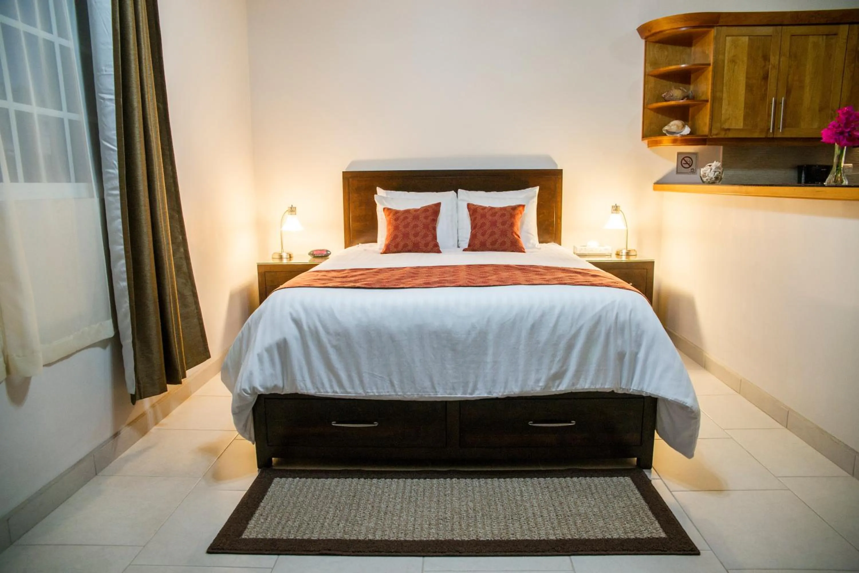 Photo of the whole room, Bed in Bugambilias Suites