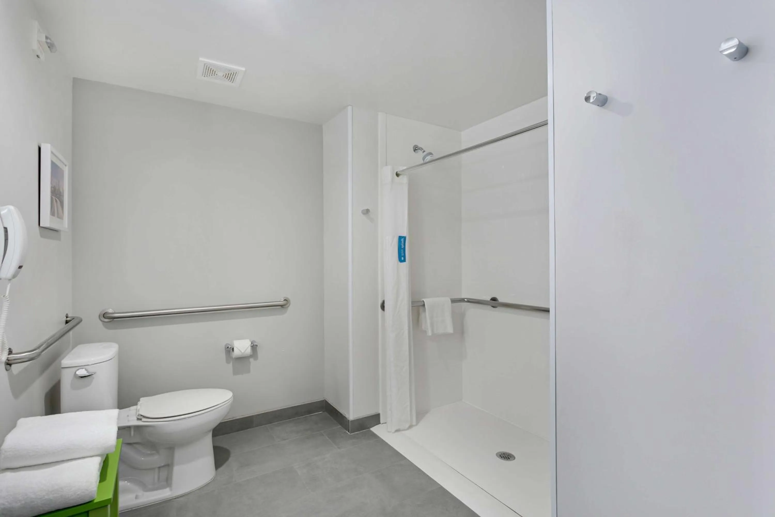 Bathroom in Hampton Inn Houston-Pearland, TX