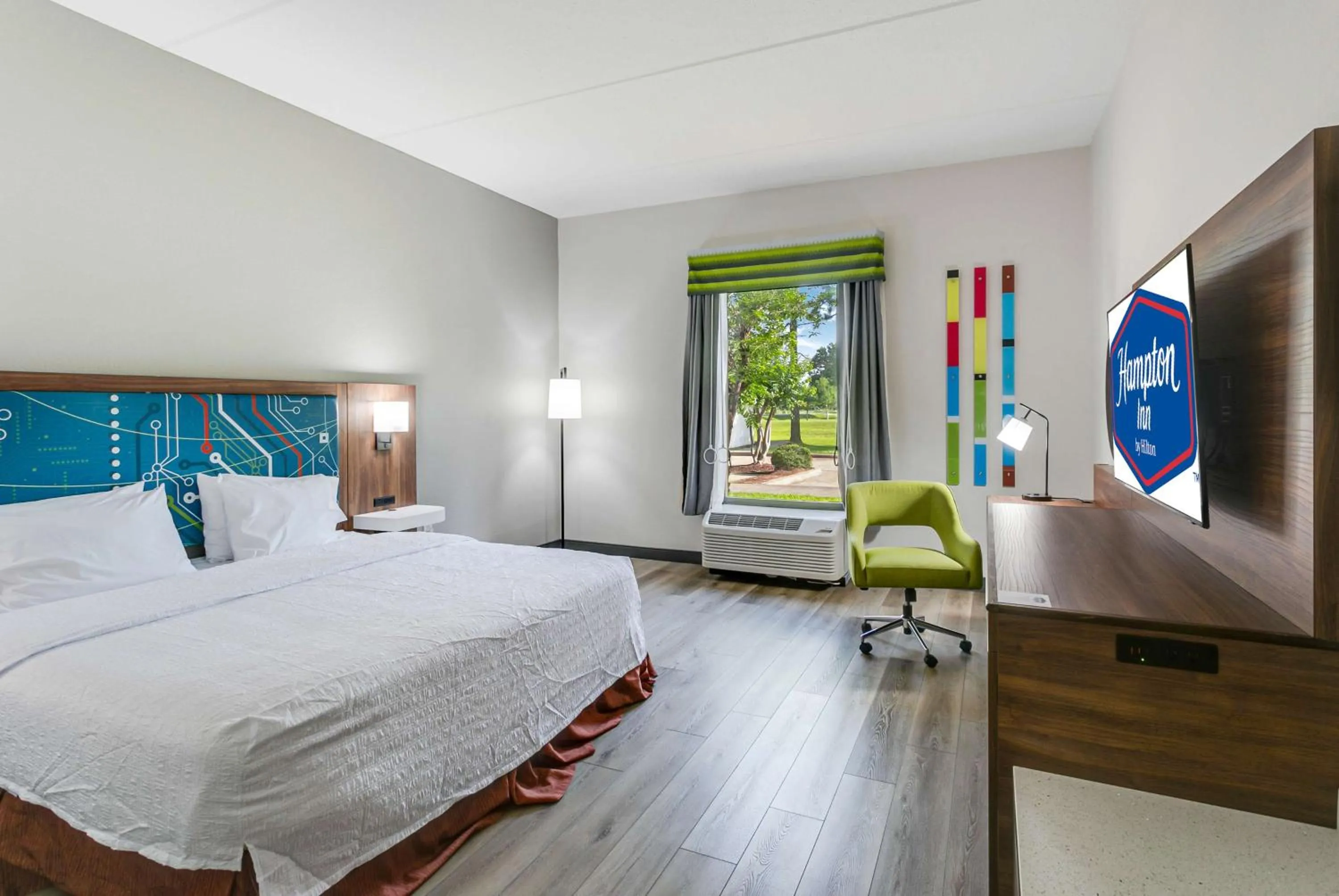 Bed in Hampton Inn Houston-Pearland, TX