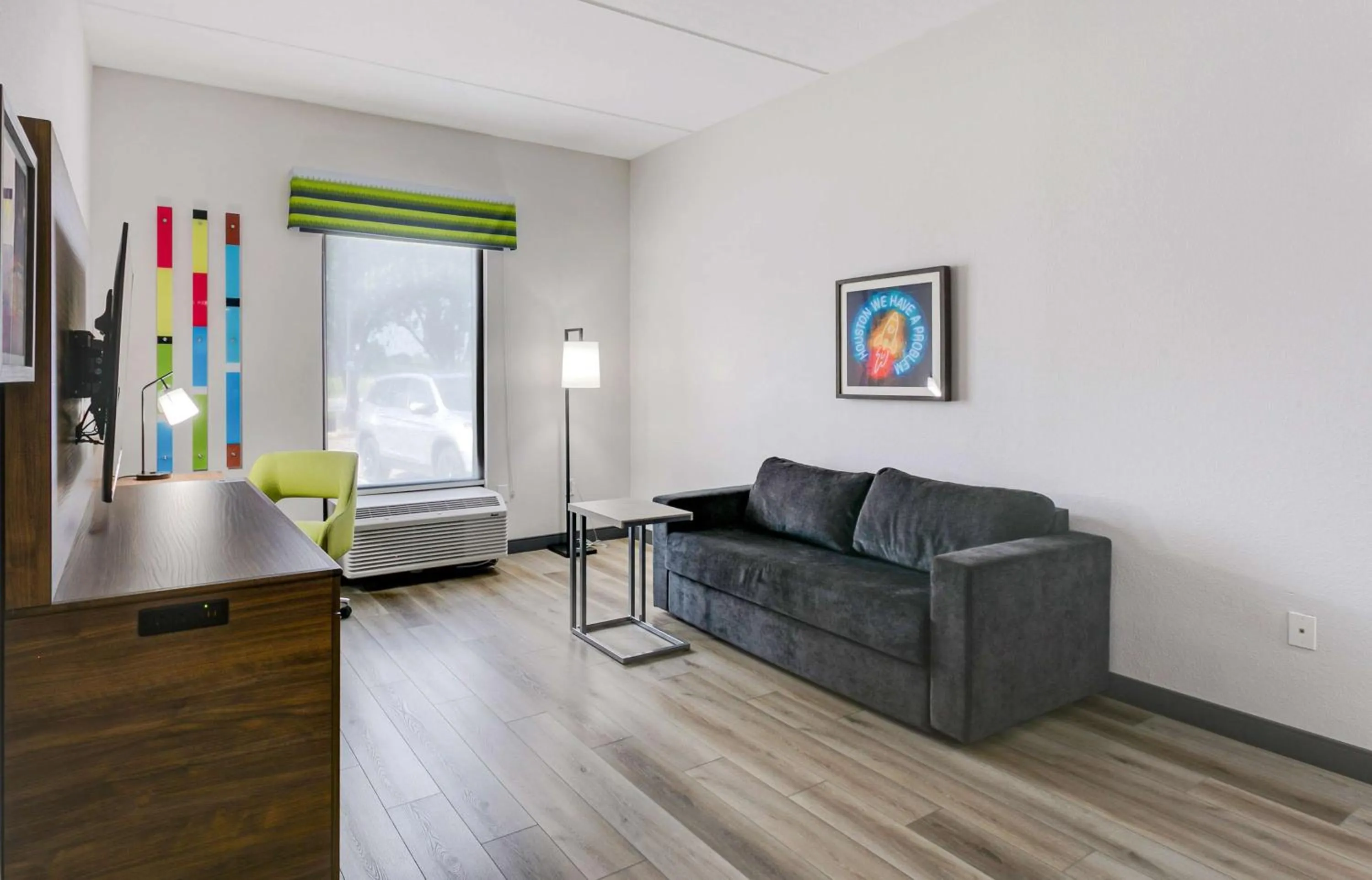 Living room, Bed in Hampton Inn Houston-Pearland, TX