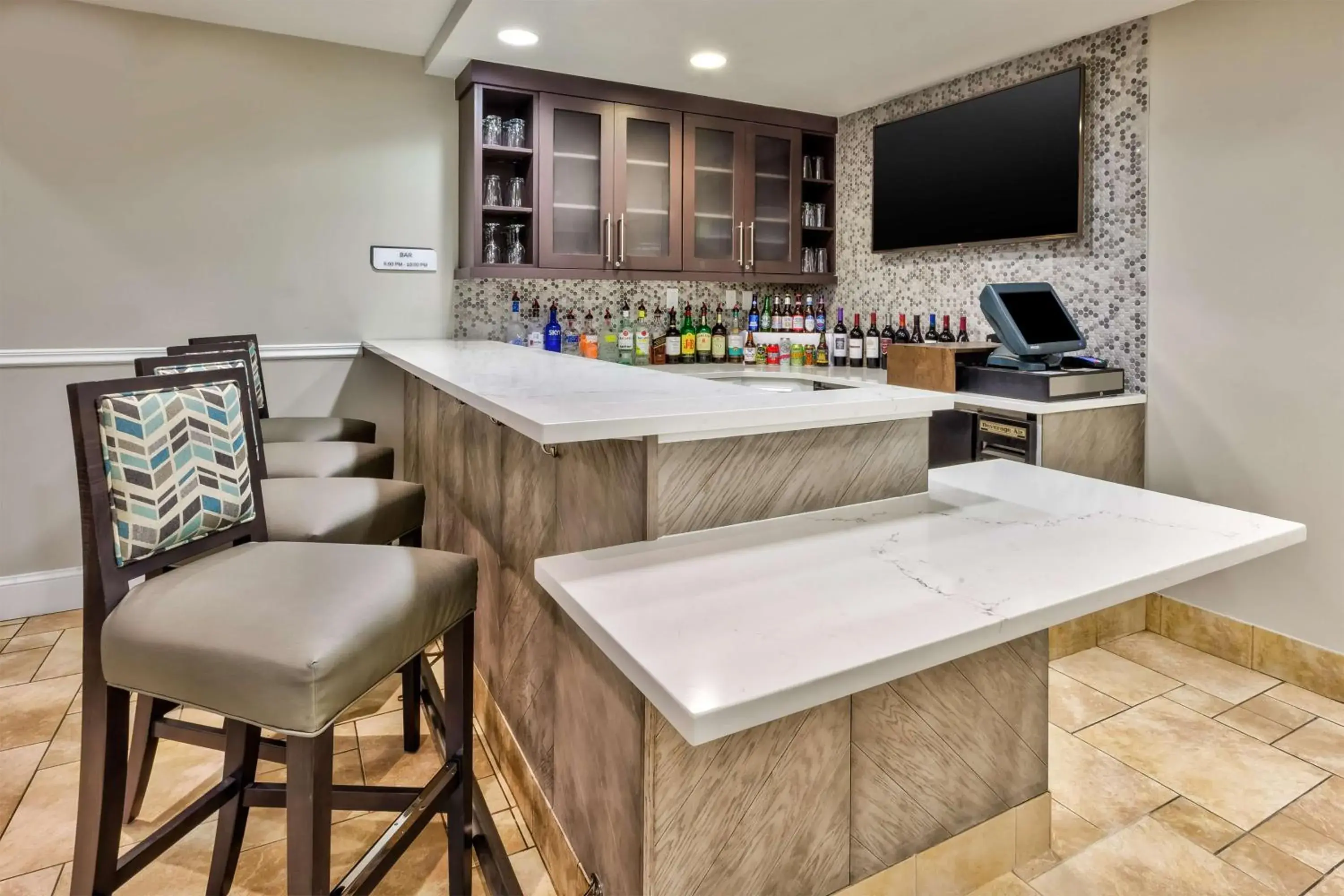 Lounge or bar in Hilton Garden Inn Minneapolis Maple Grove Lounge or bar in Hilton Garden Inn Minneapolis Maple Grove