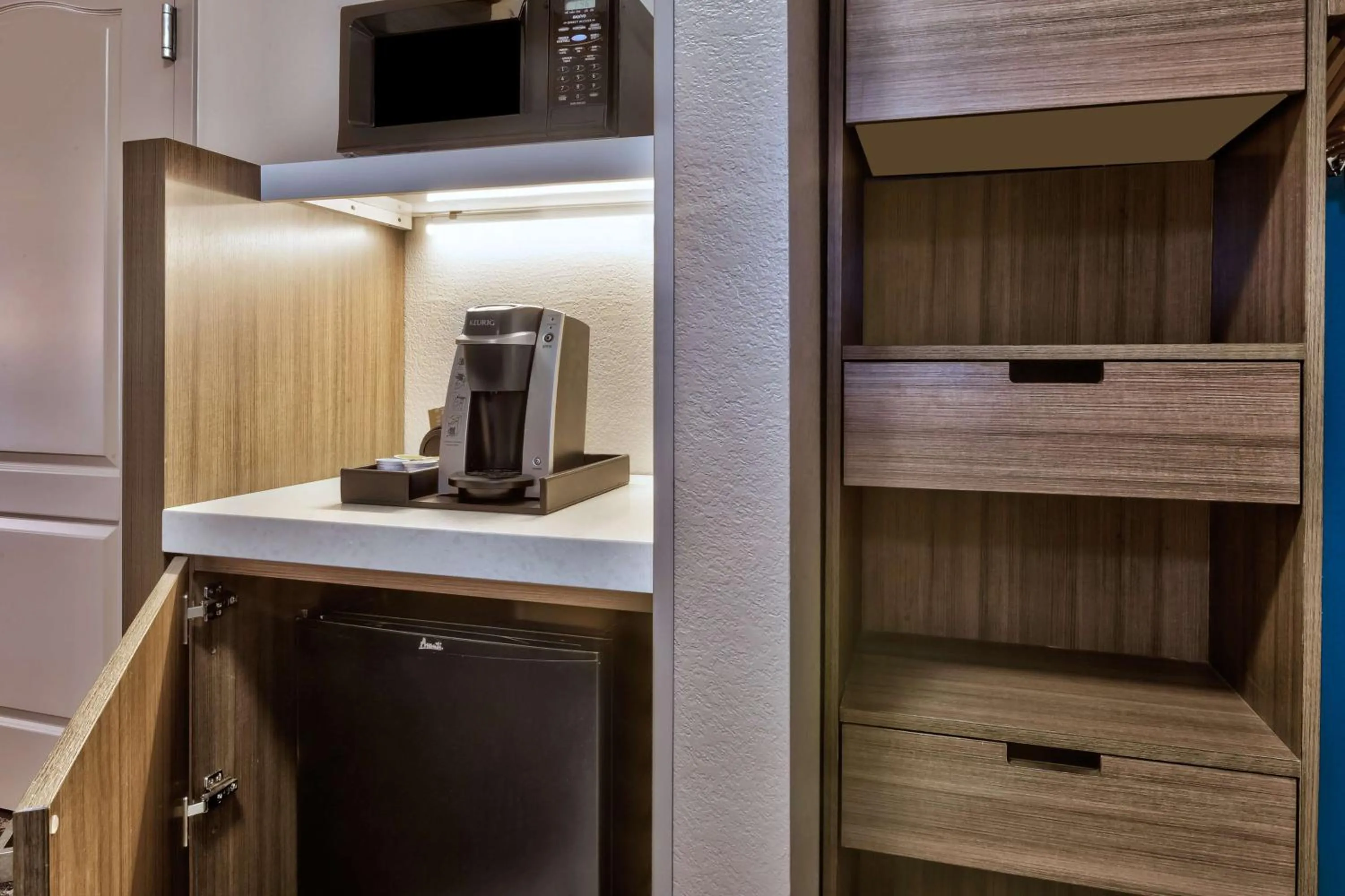 Photo of the whole room in Hilton Garden Inn Minneapolis Maple Grove