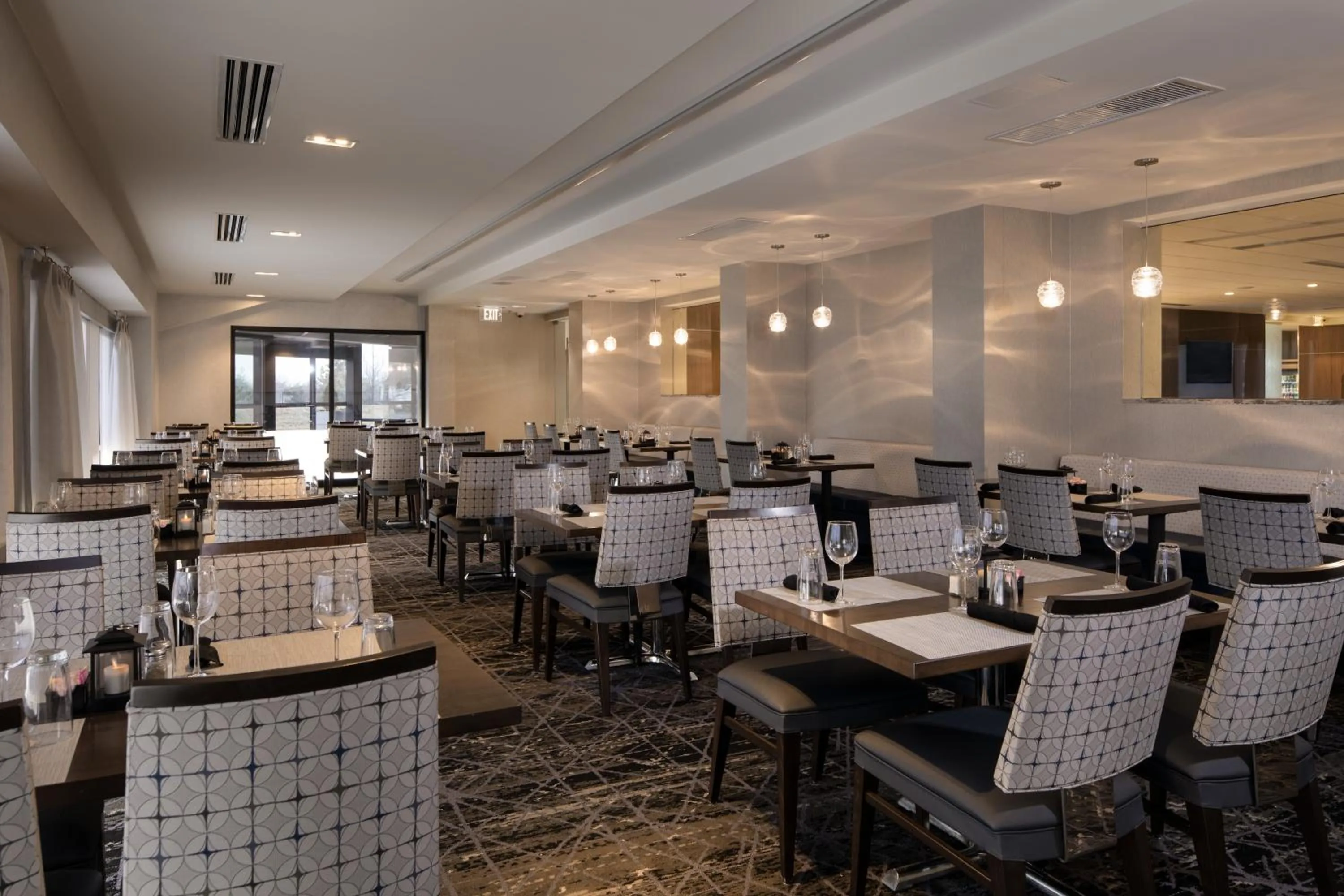 Restaurant/places to eat in Holiday Inn Washington-College Pk I-95