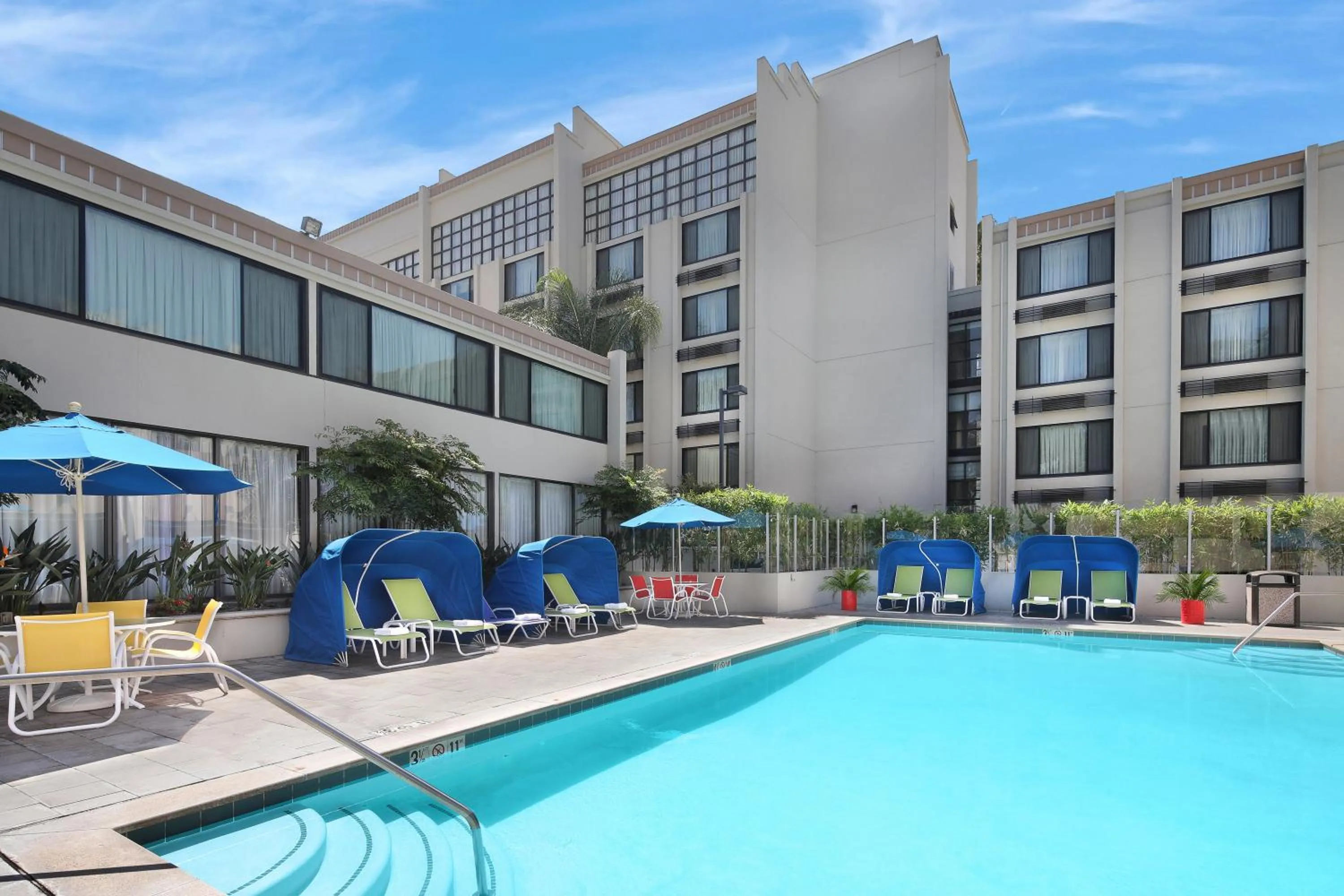 Swimming pool in Holiday Inn Hotel & Suites Anaheim by IHG