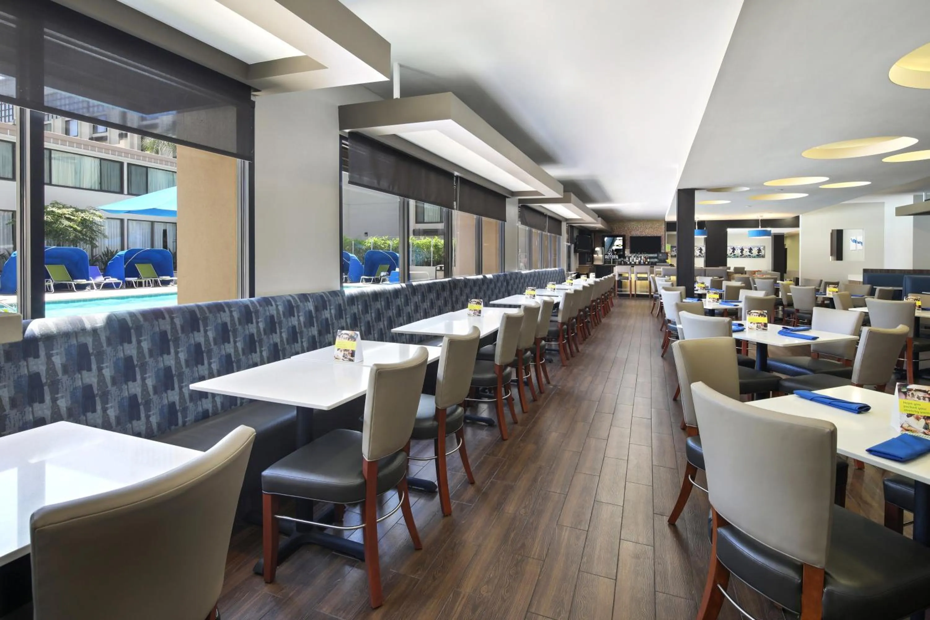 Restaurant/places to eat in Holiday Inn Hotel & Suites Anaheim by IHG