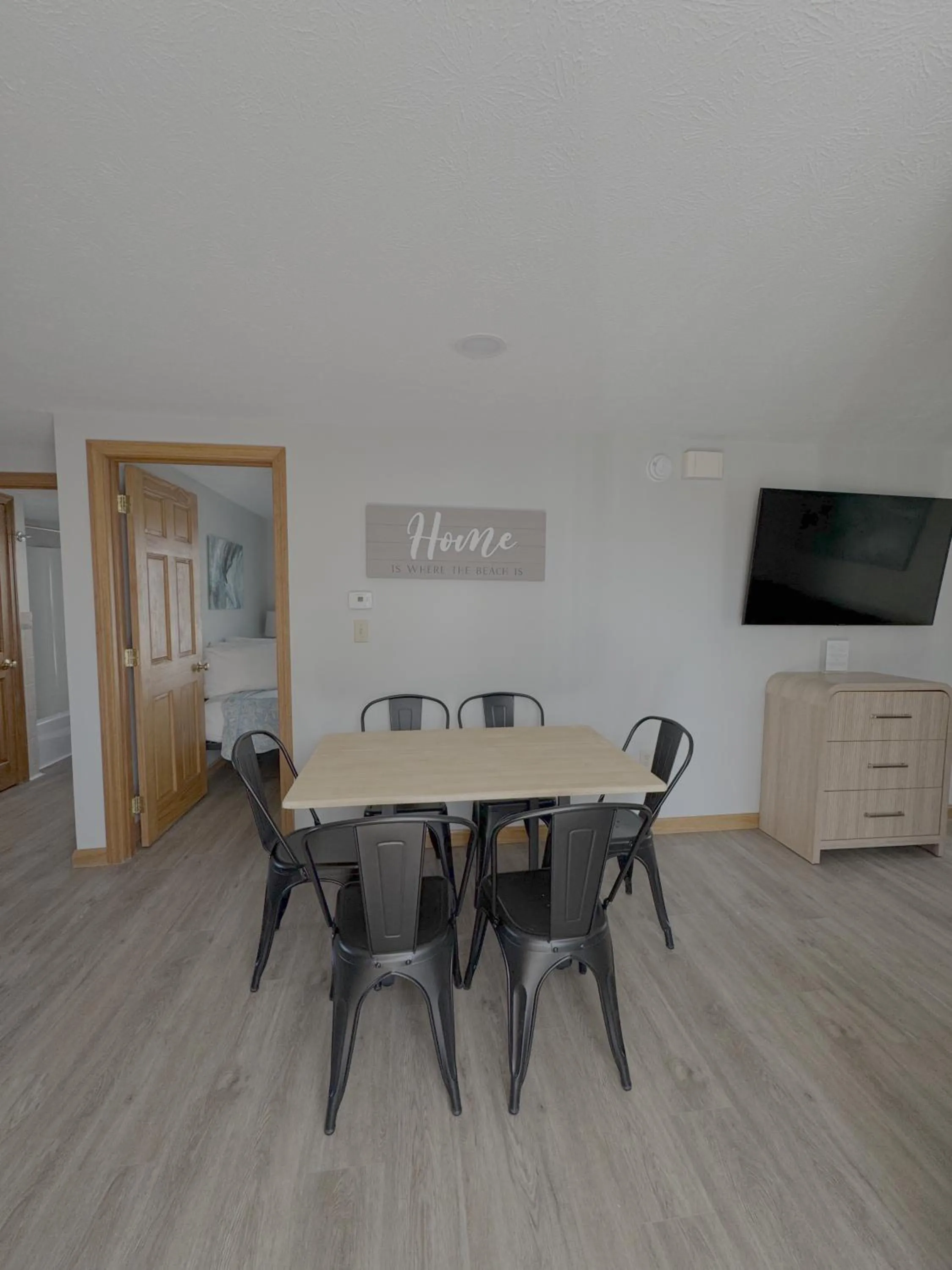 Abellona Inn & Suites
