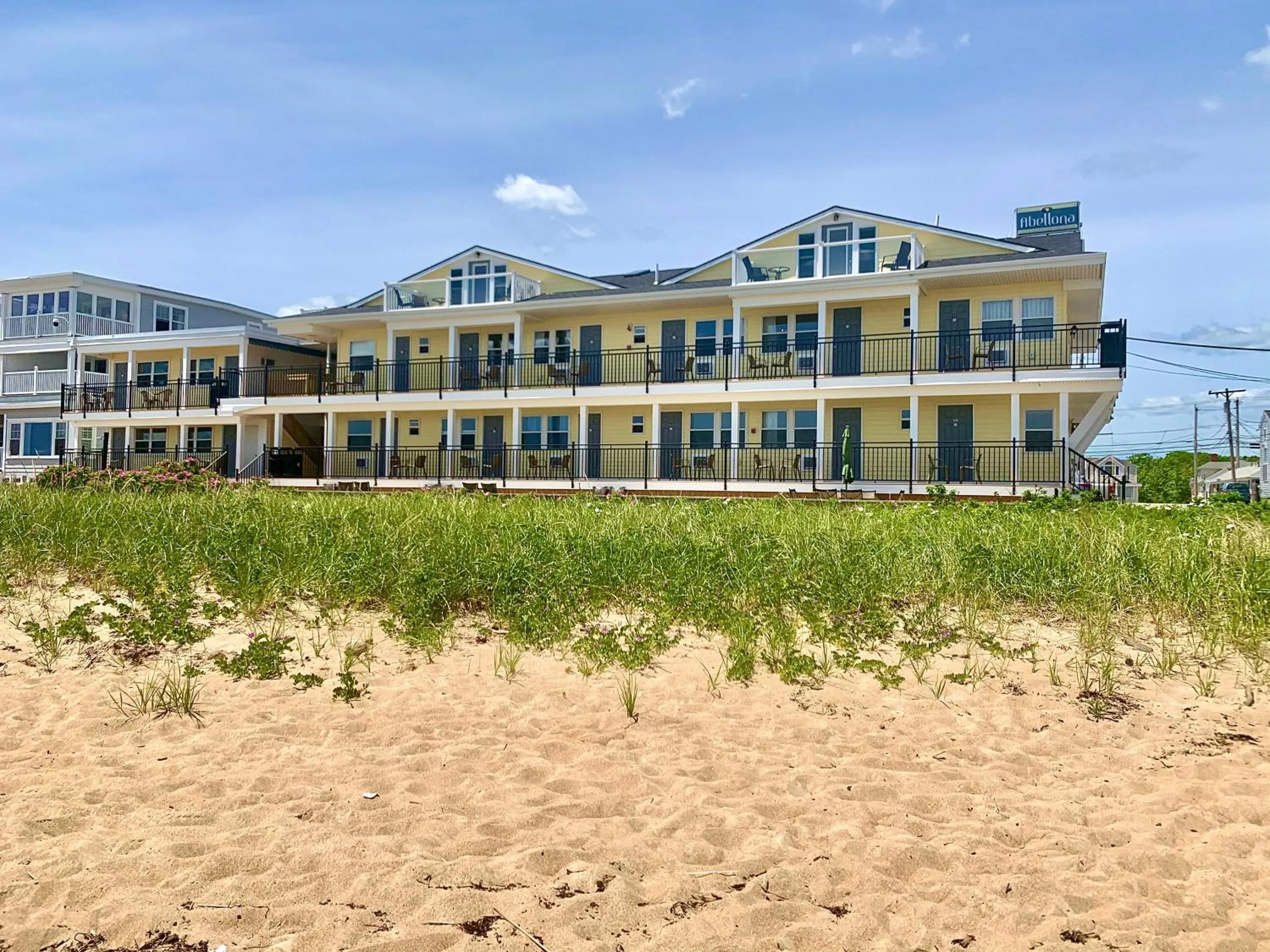 Abellona Inn & Suites