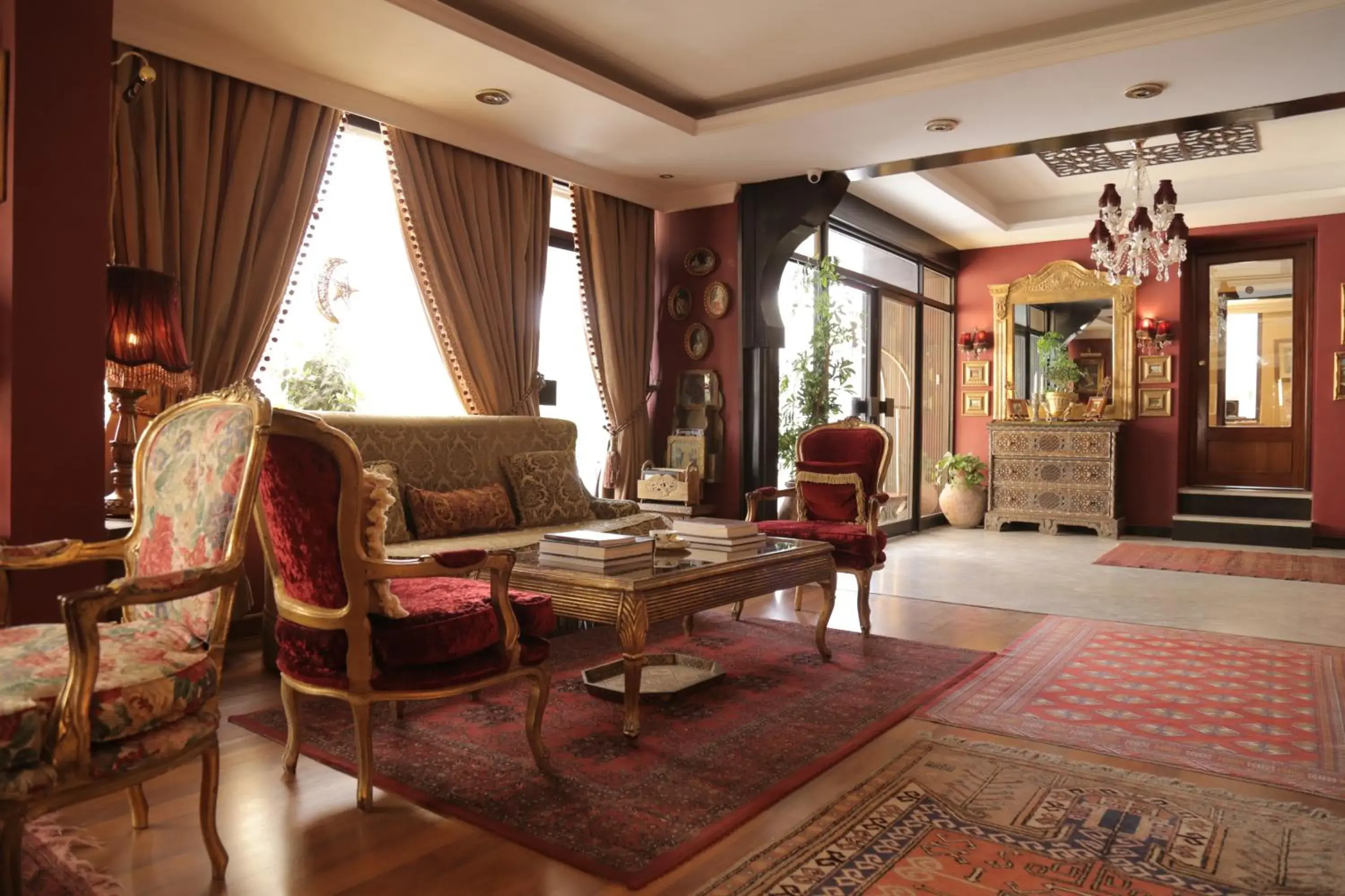 Gondola Hotel & Suites Gondola Hotel & Suites