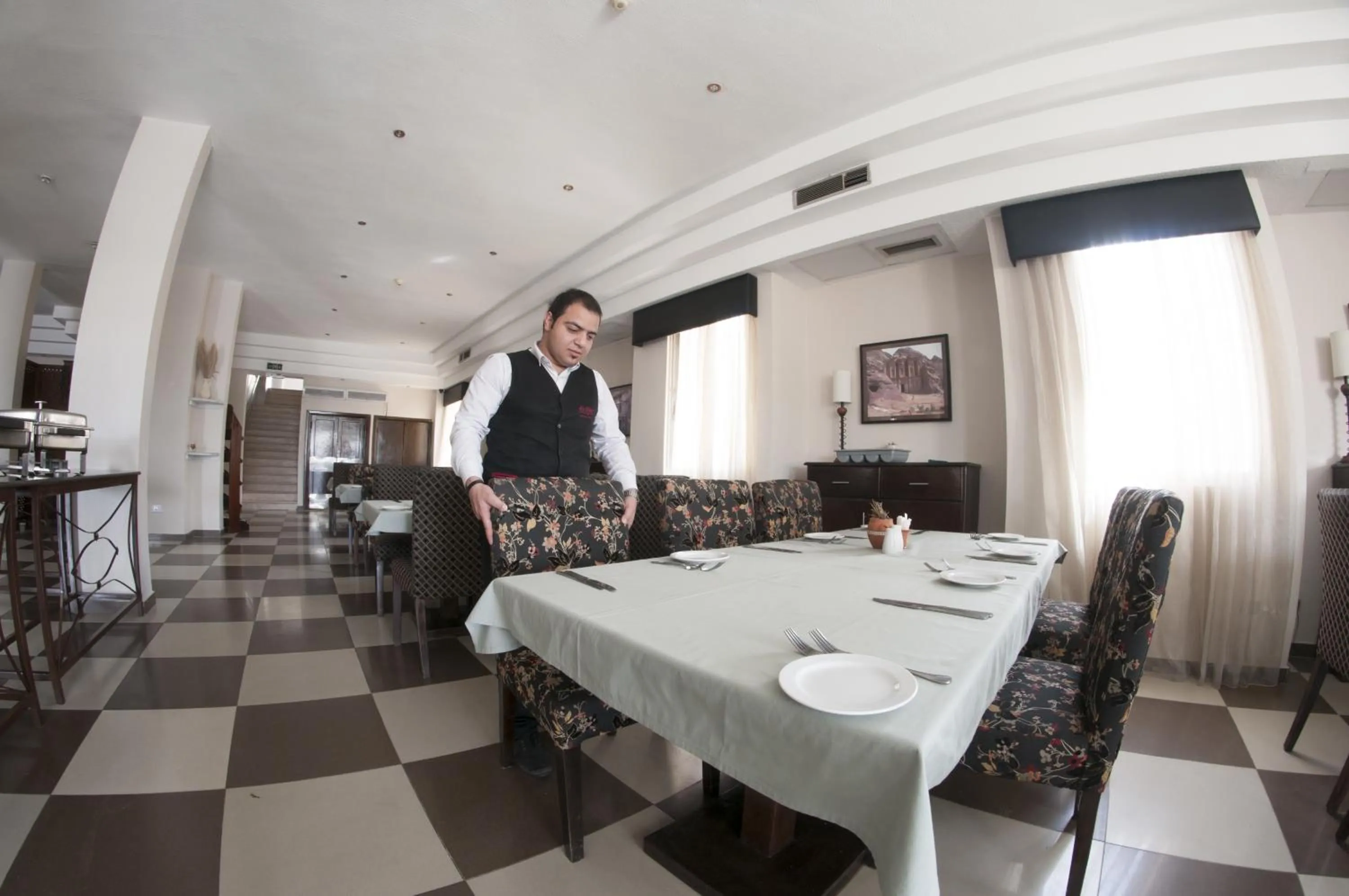 Restaurant/places to eat in La Maison Hotel