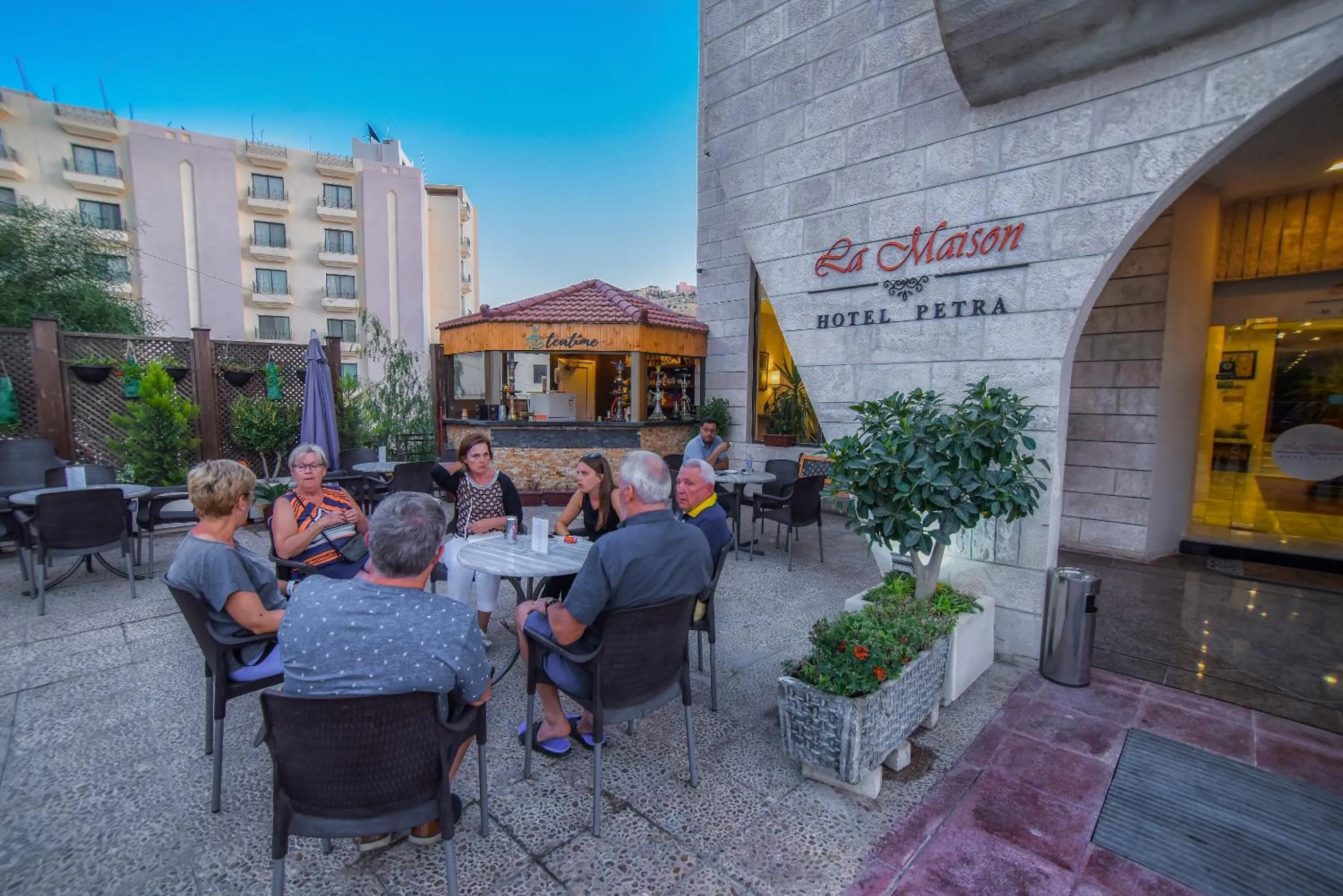 Restaurant/places to eat in La Maison Hotel