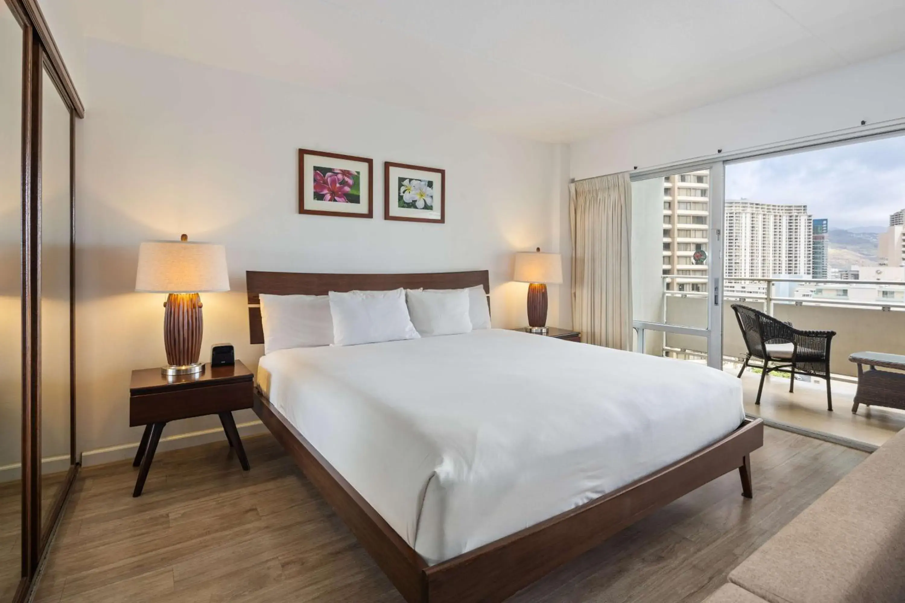 Photo of the whole room, Bed in Ilikai Lite Photo of the whole room, Bed in Ilikai Lite