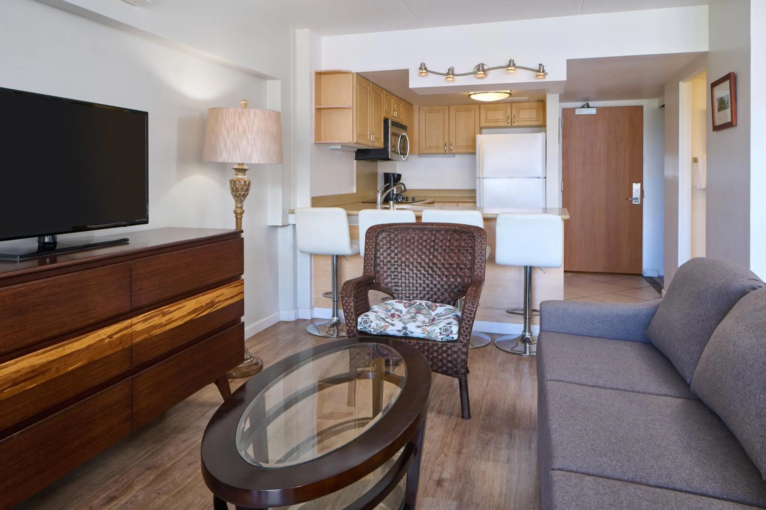 Communal lounge/ TV room in Ilikai Lite