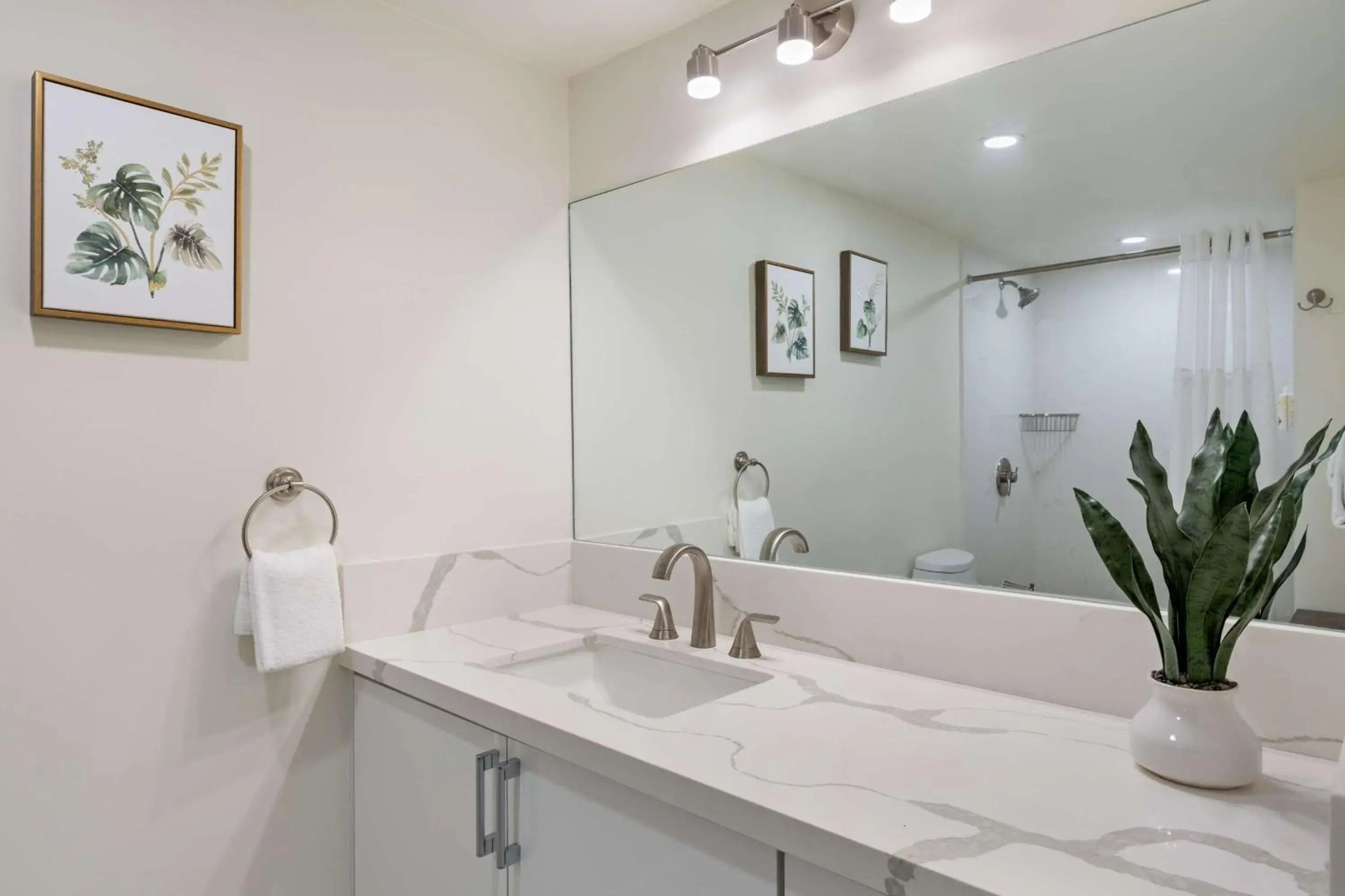 Bathroom in Ilikai Lite Bathroom in Ilikai Lite