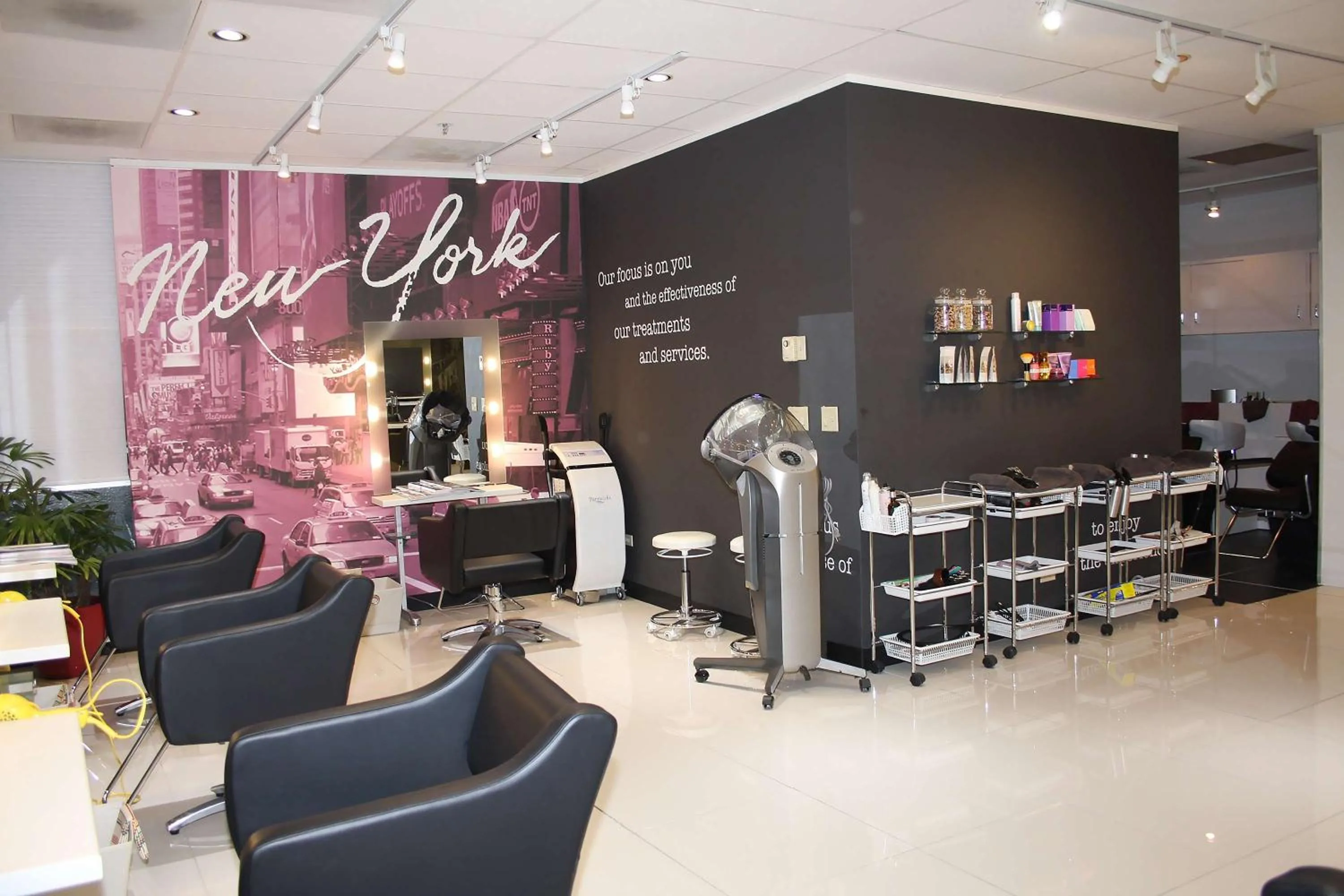 Property building in Ilikai Lite