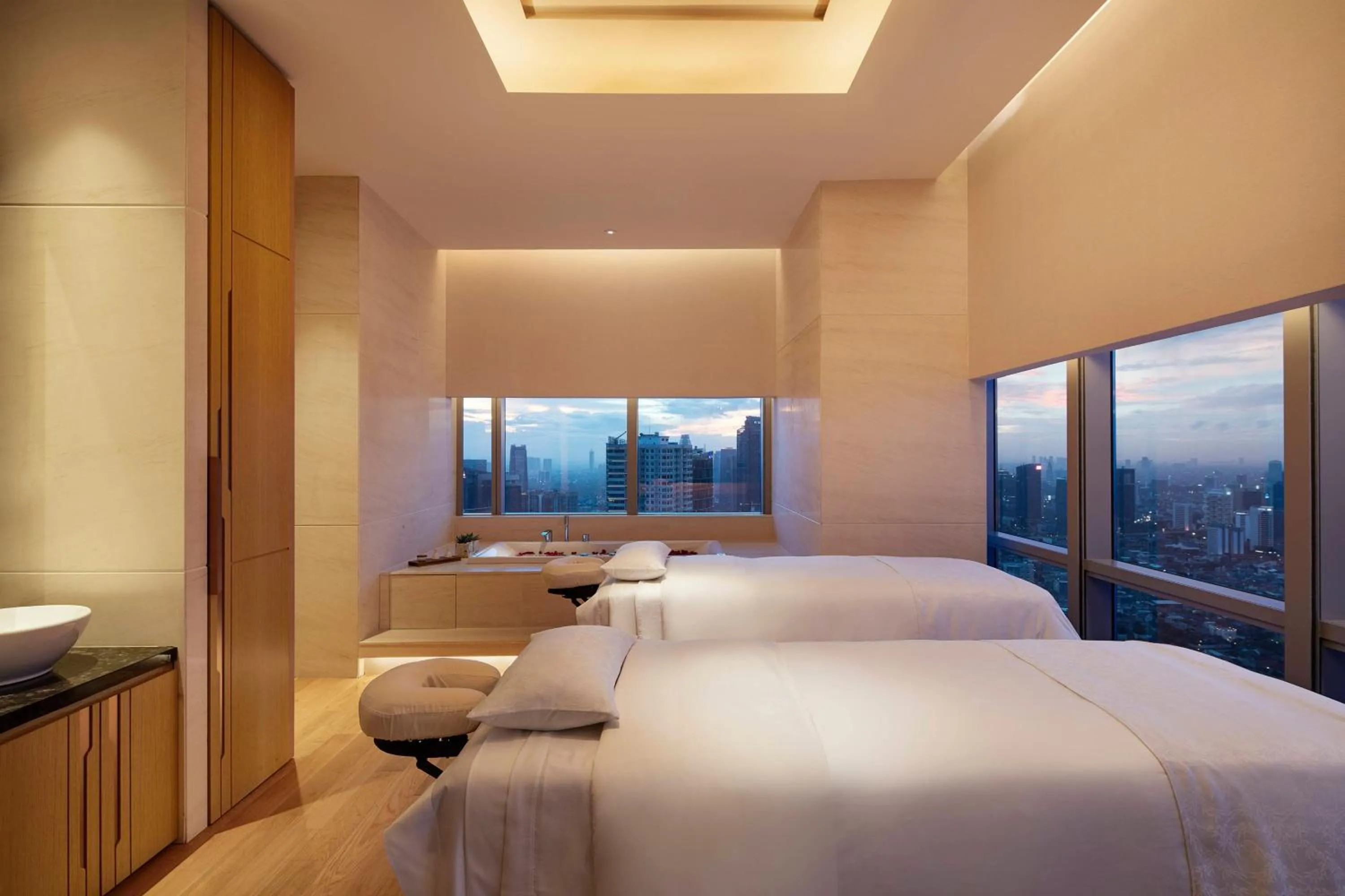 Spa and wellness centre/facilities, Bed in The Westin Jakarta