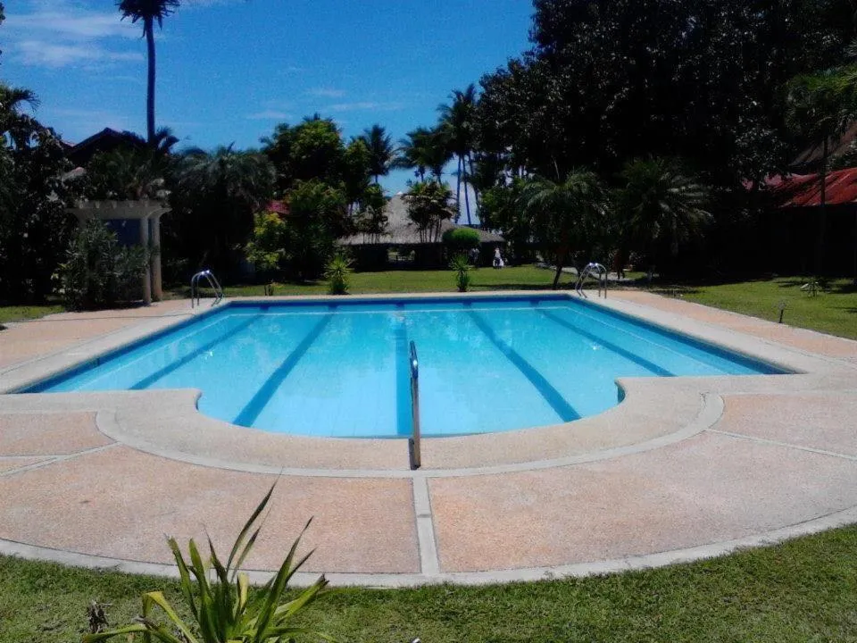 Swimming pool in Happy Ripples Beach Resort