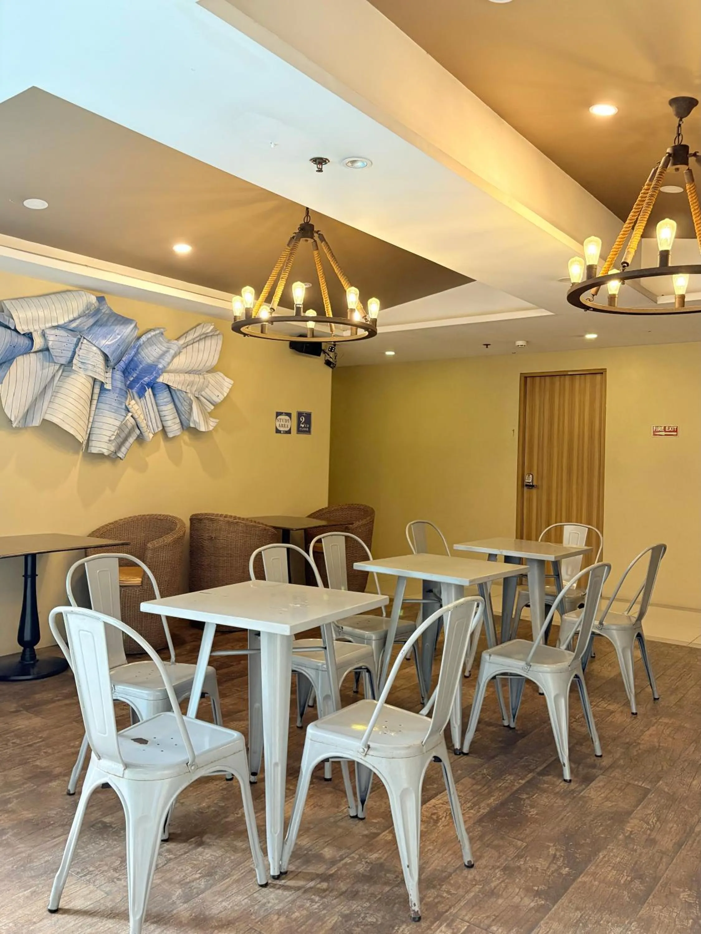 Seating area in Pacific Park Hotel