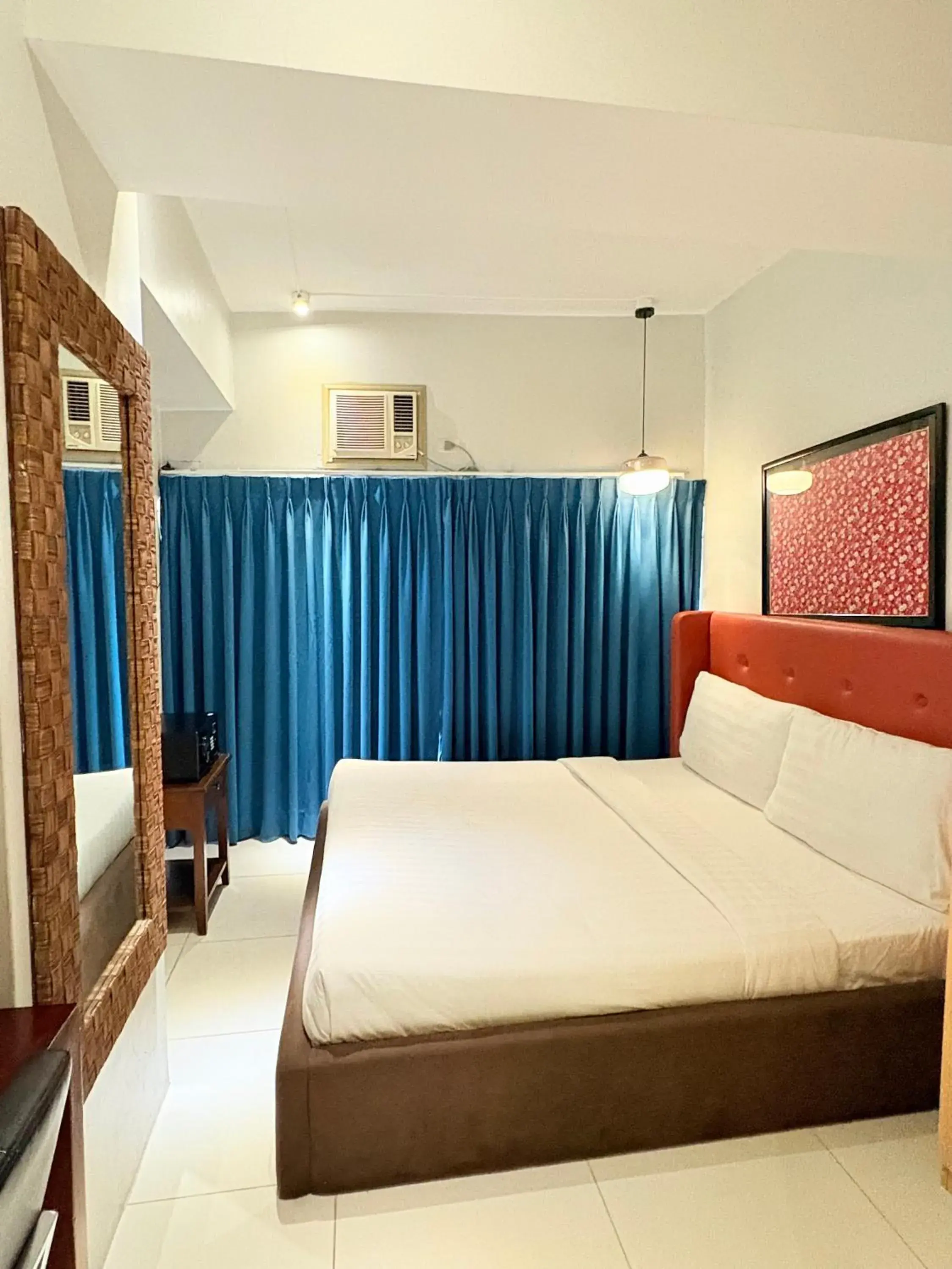 Bed in Pacific Park Hotel Bed in Pacific Park Hotel