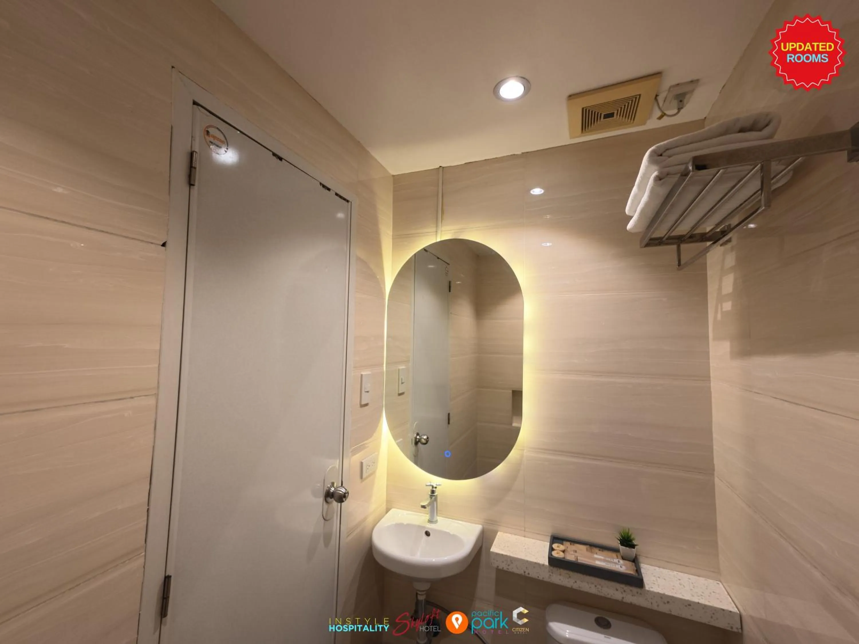 Bathroom in Pacific Park Hotel