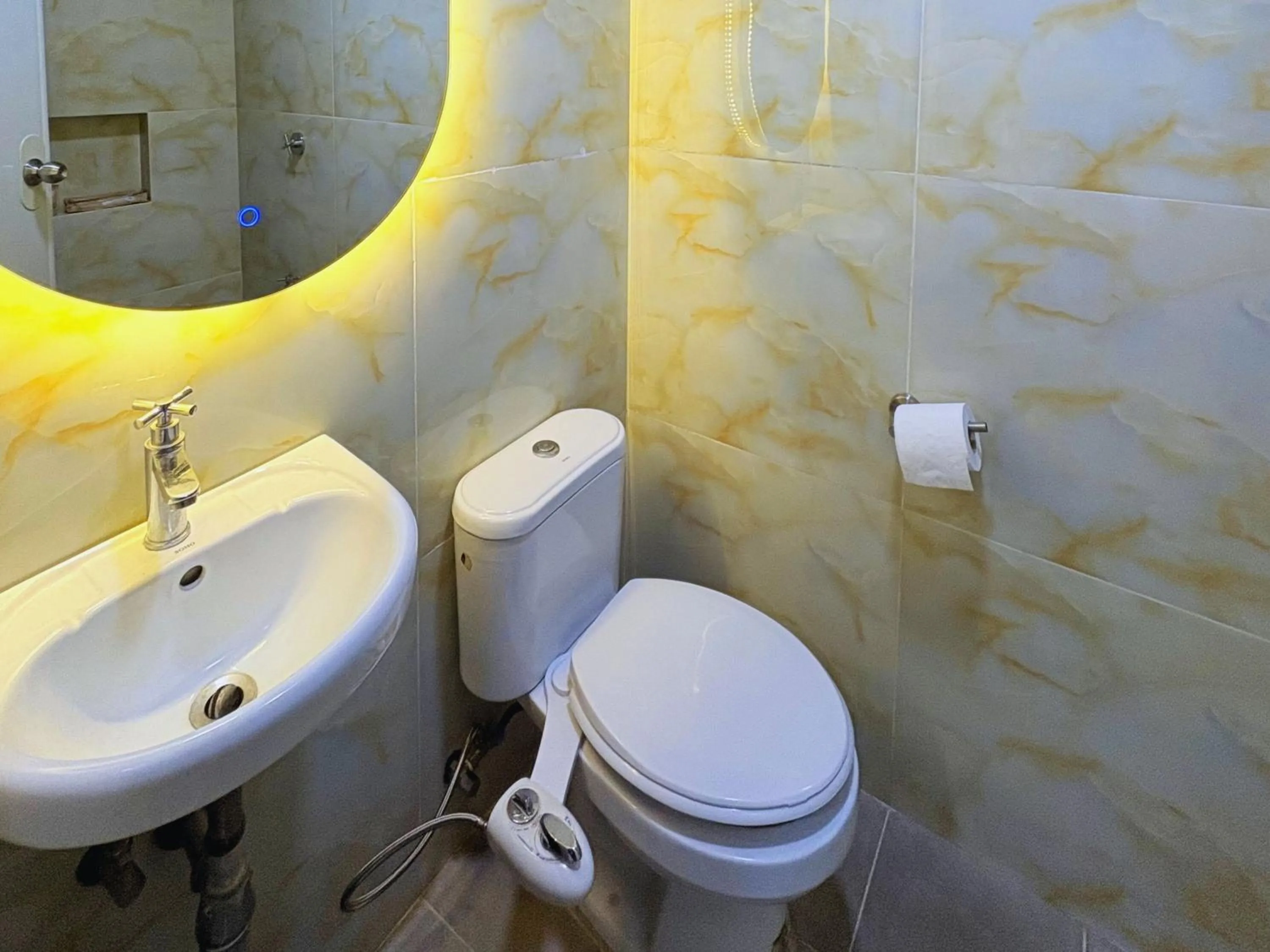 Toilet in Pacific Park Hotel