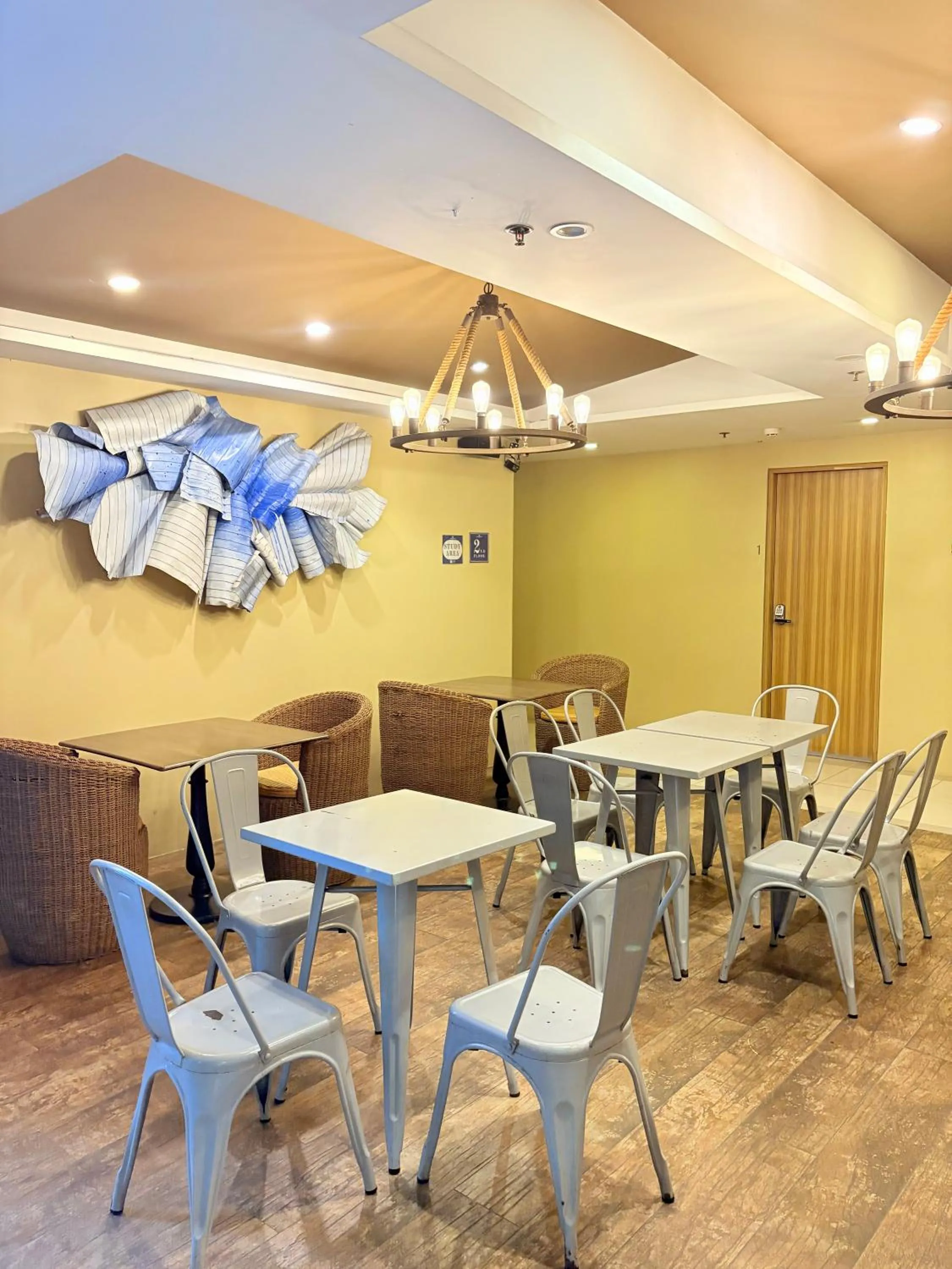 Seating area in Pacific Park Hotel