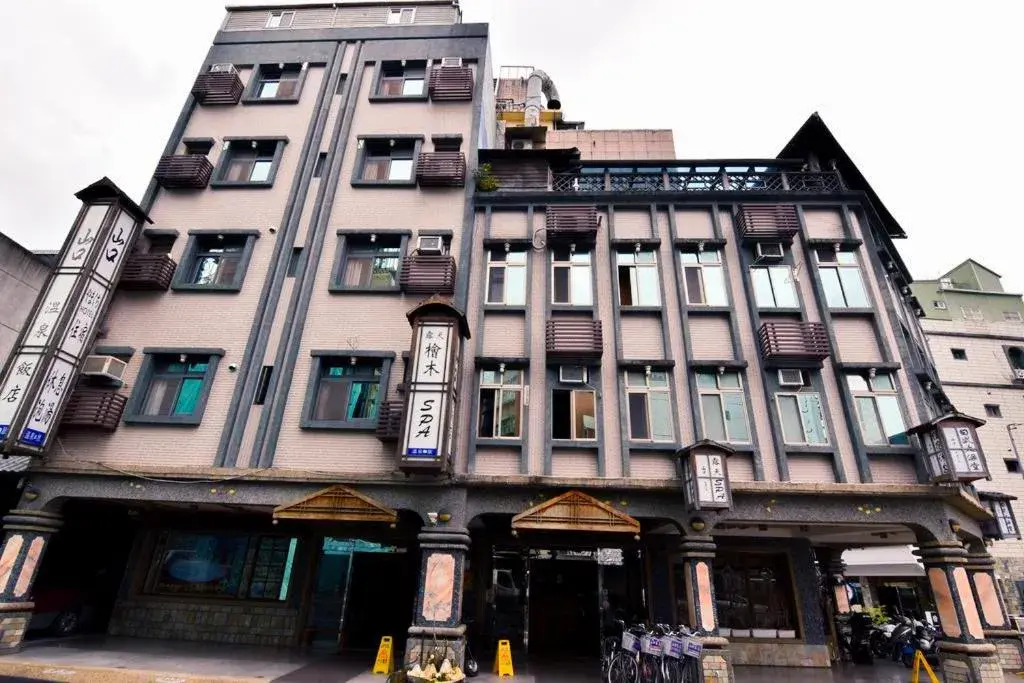 Facade/entrance in Shankou Hotspring Hotel Facade/entrance in Shankou Hotspring Hotel