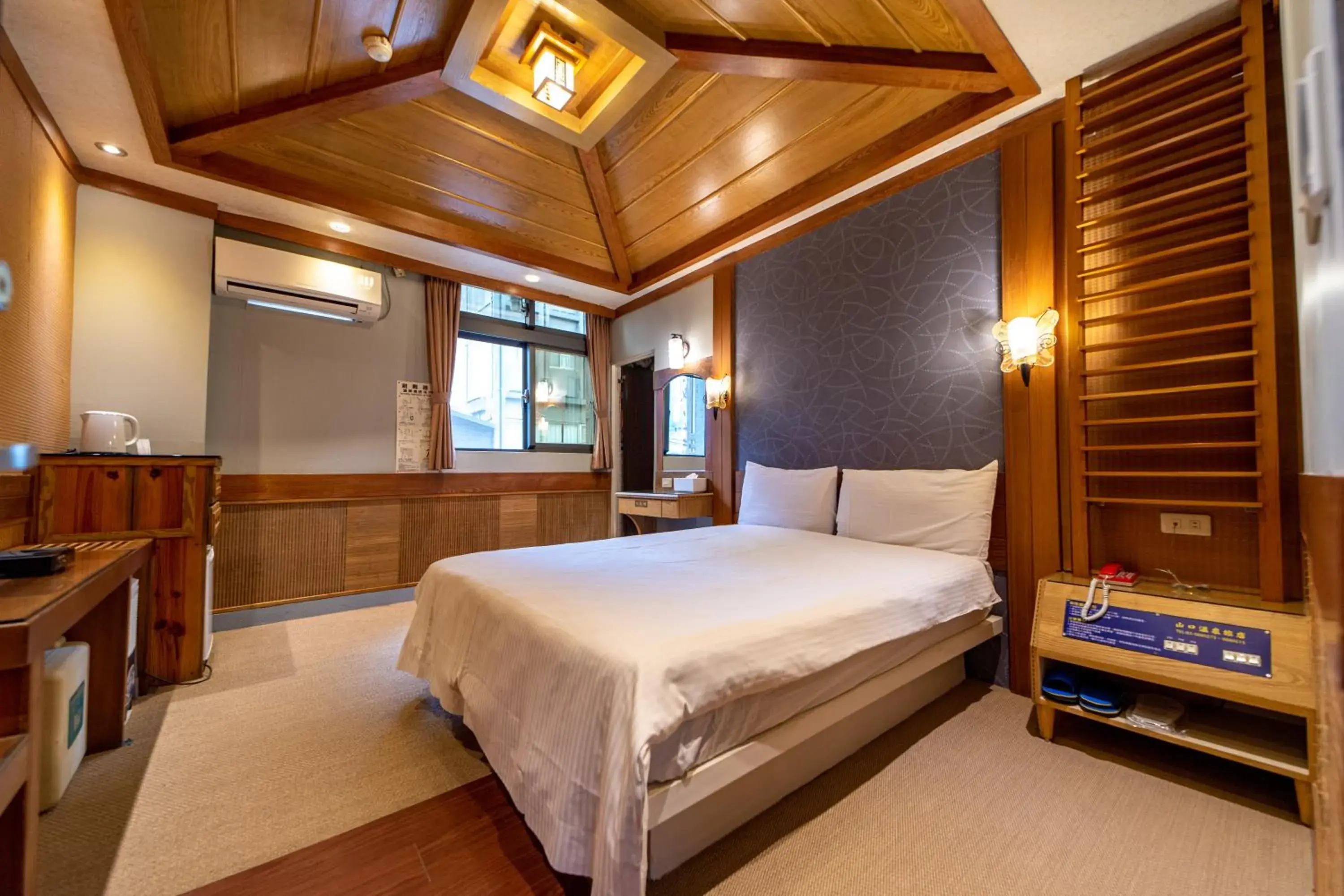 Photo of the whole room, Bed in Shankou Hotspring Hotel Photo of the whole room, Bed in Shankou Hotspring Hotel