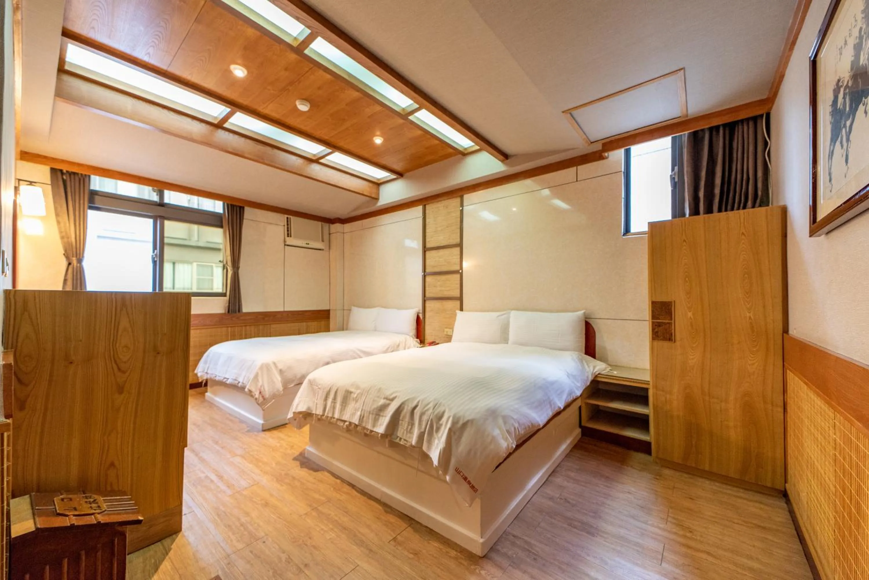 Photo of the whole room, Bed in Shankou Hotspring Hotel