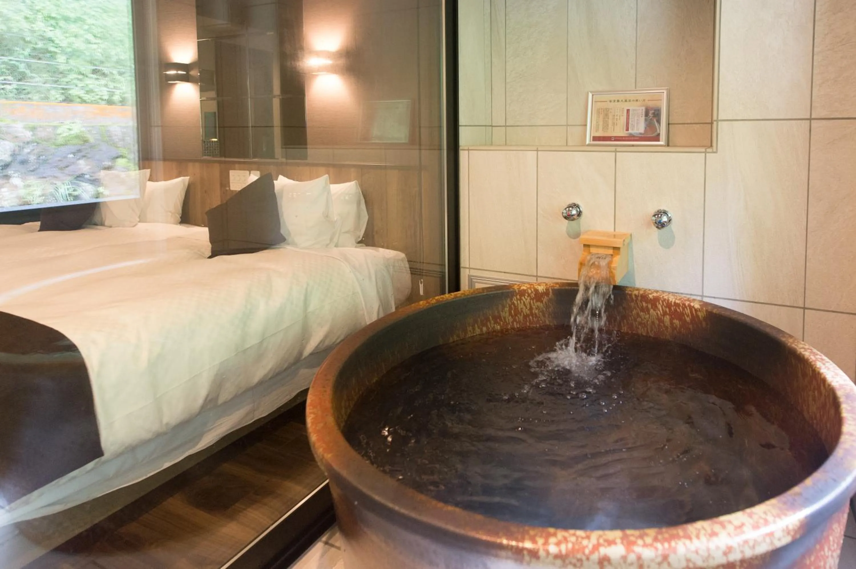 Hot Tub, Bed in LiVEMAX RESORT Hakone Sengokuhara