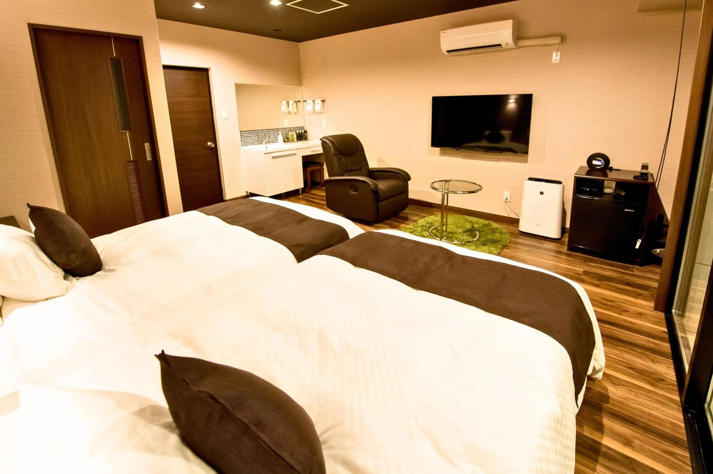 Photo of the whole room, Bed in LiVEMAX RESORT Hakone Sengokuhara