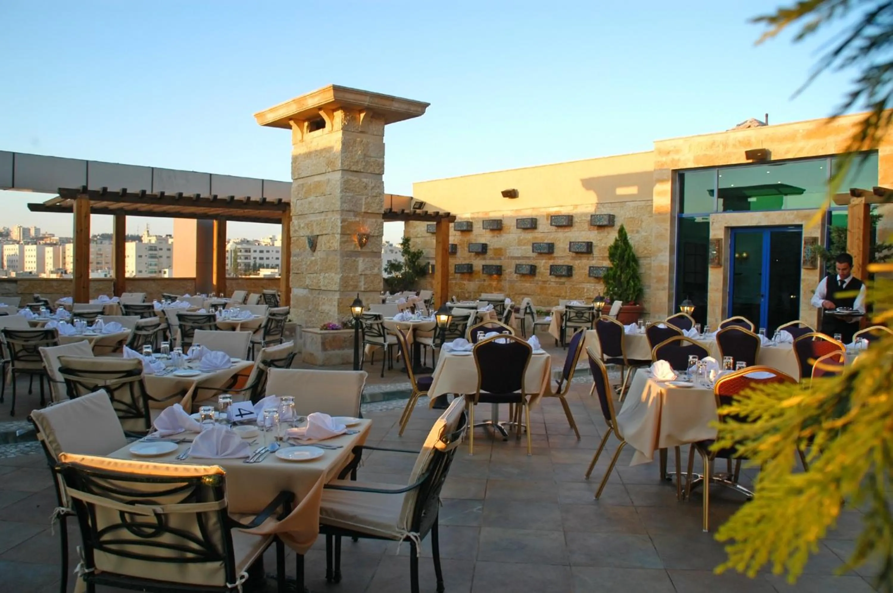 Restaurant/places to eat in Sadeen Amman Hotel